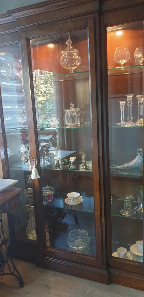Vitrine kast, Ophalen, 100 tot 150 cm, Zo goed als nieuw, 150 tot 200 cm