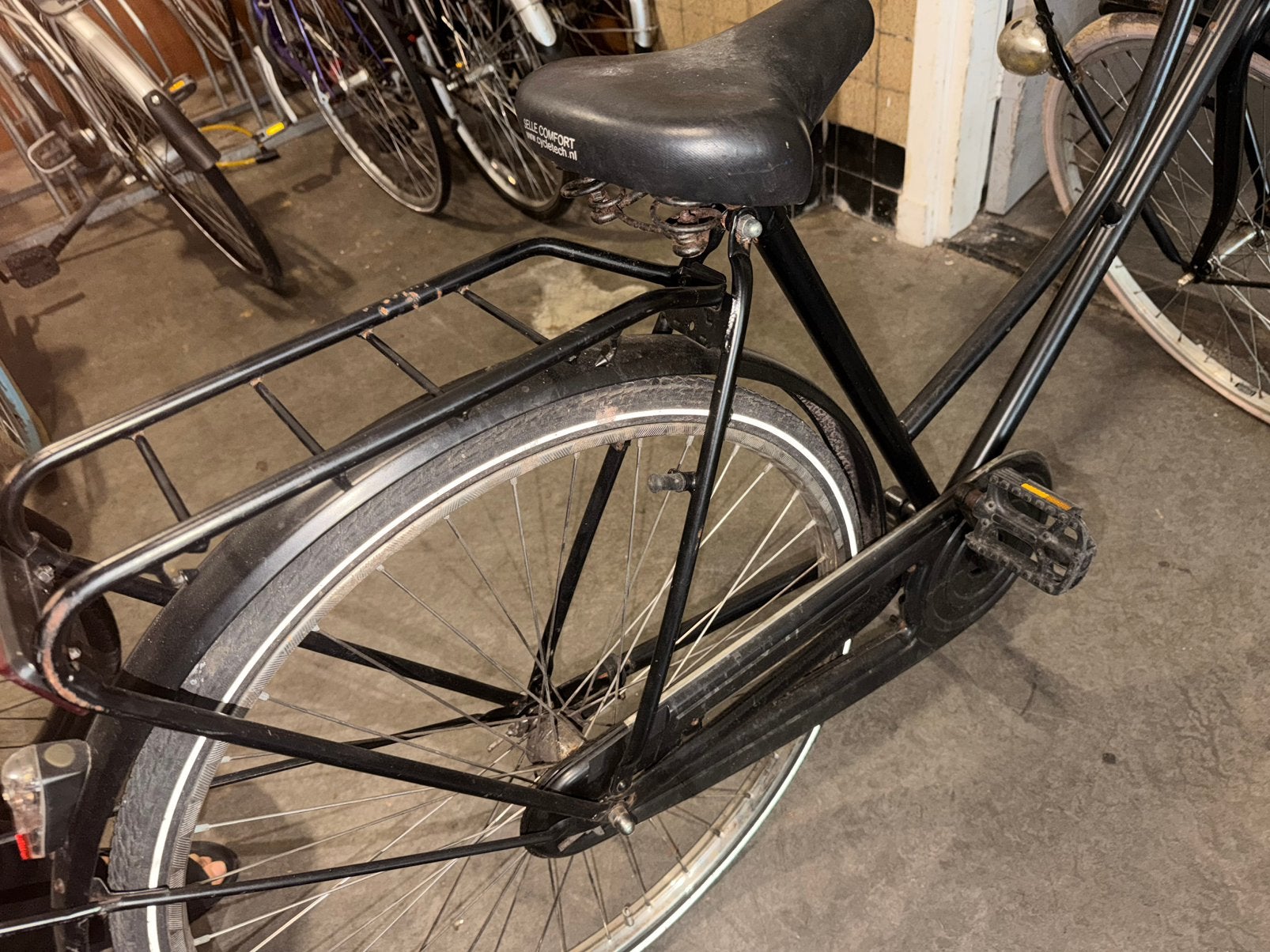 Zwarte Omafiets – Met Voor- en Achterdrager, Fietsen en Brommers, Ophalen