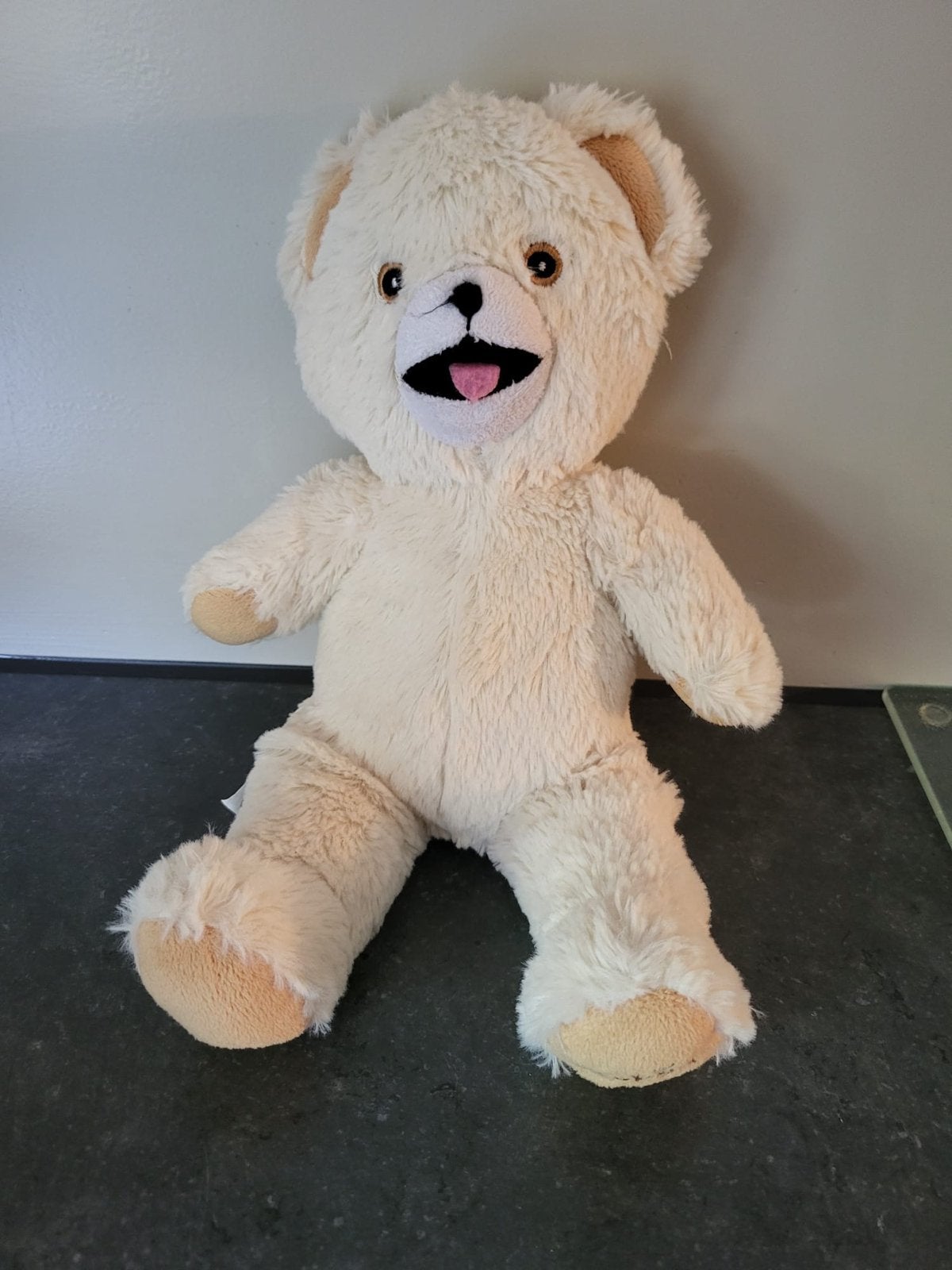 Schattige crèmekleurige teddybeer robijn, Gebruikt, Overige merken, Overige karakters, Beer