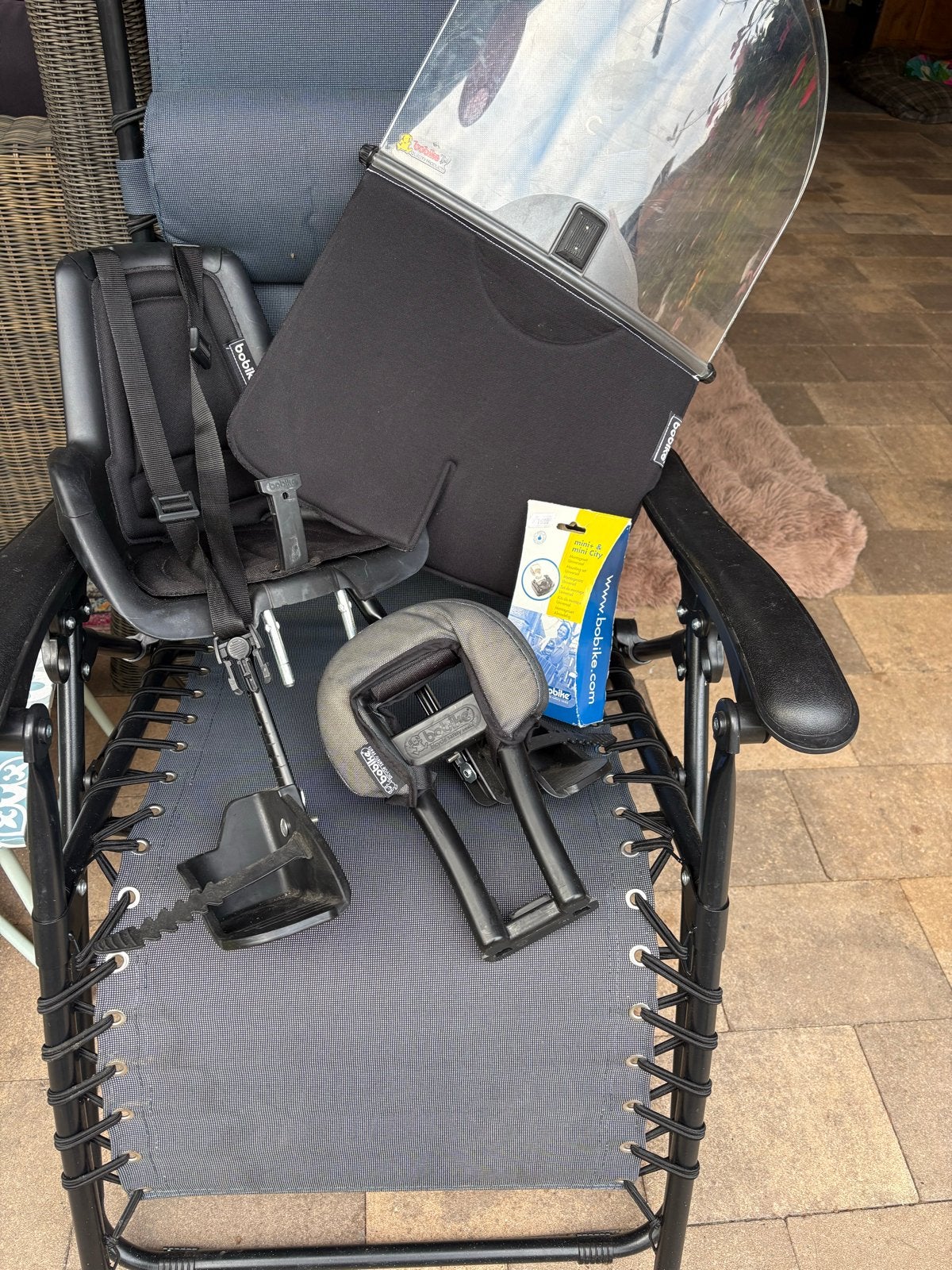 Bobike Mini+ fietsstoeltje met windscherm en extra's, Fietsen en Brommers, Ophalen, Voetsteuntjes, Voorzitje, Zo goed als nieuw