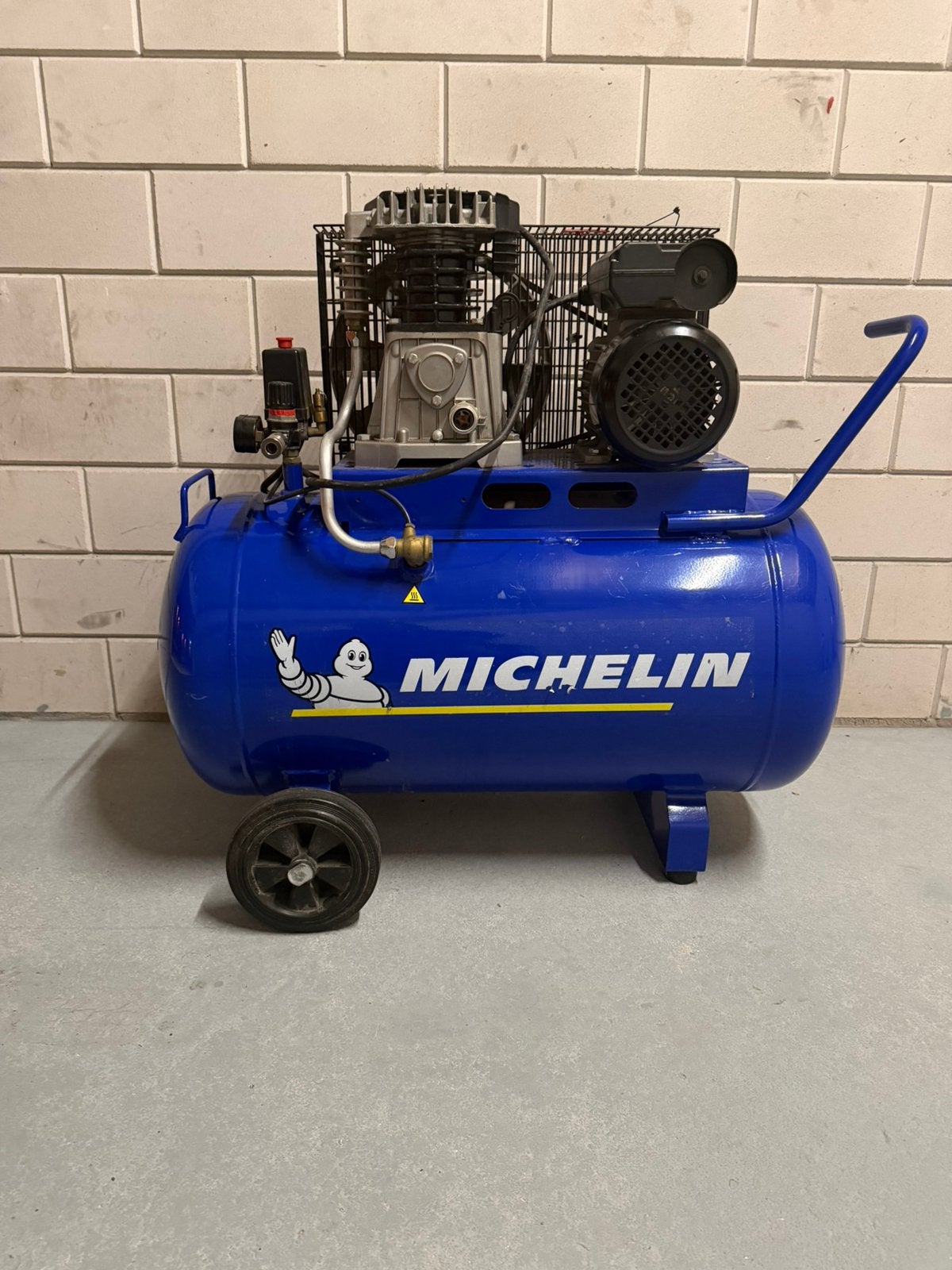 Michelin Compressor 230V 400l/min, 100 liter of meer, Ophalen of Verzenden, Zo goed als nieuw, 200 tot 400 liter/min