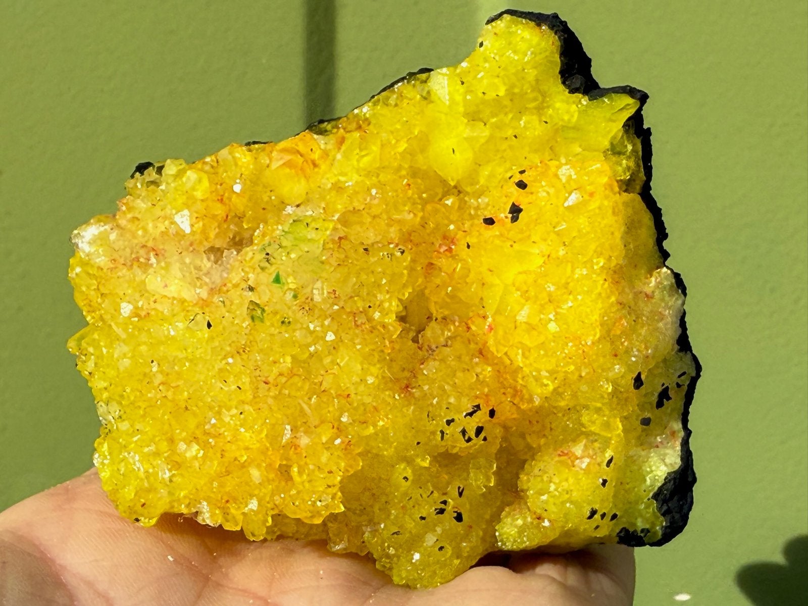 Flinke Powerboll mineralen fluorescerende UV Actief, Verzamelen, Mineralen en Fossielen, Ophalen of Verzenden, Mineraal