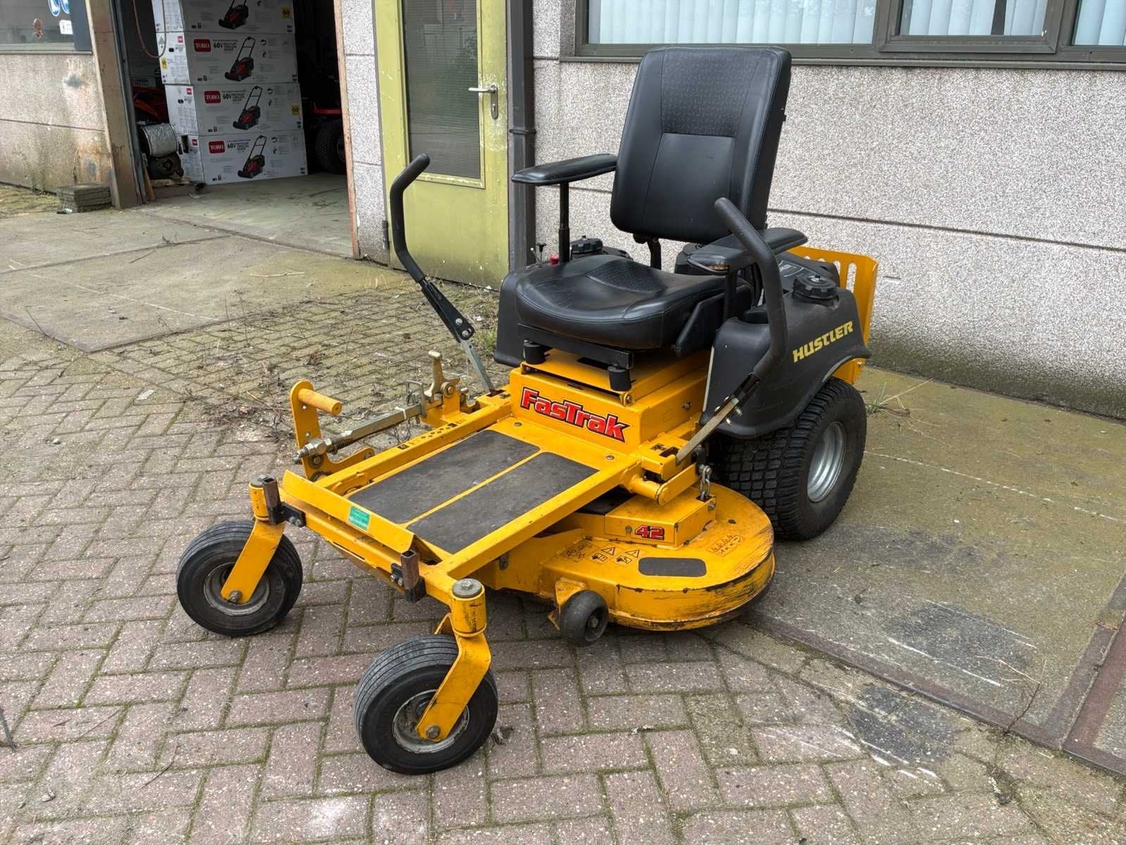 Hustler Fastrak 42 Zitmaaier, Maaier