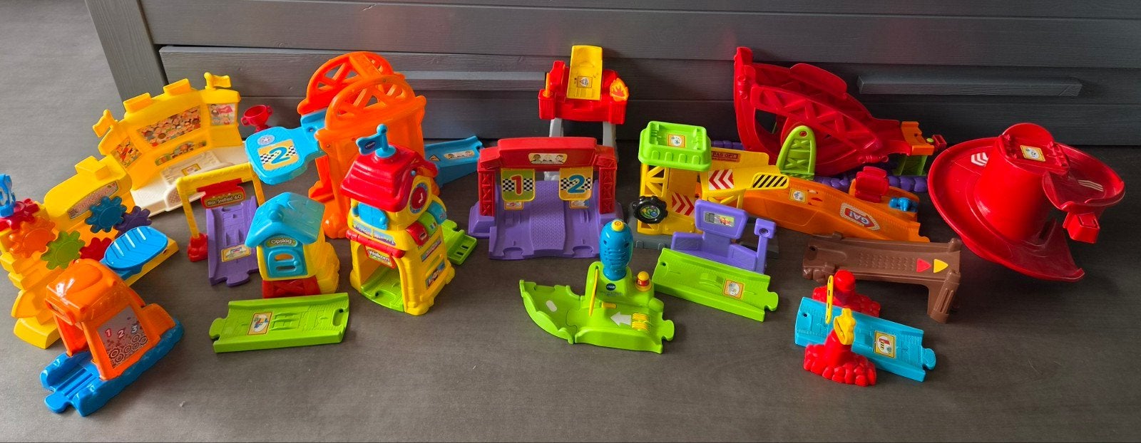 Vtech Toet Toet auto's veel oa garage, brandweer, losse dele, Kinderen en Baby's, Ophalen, Zo goed als nieuw, 6 maanden tot 2 jaar