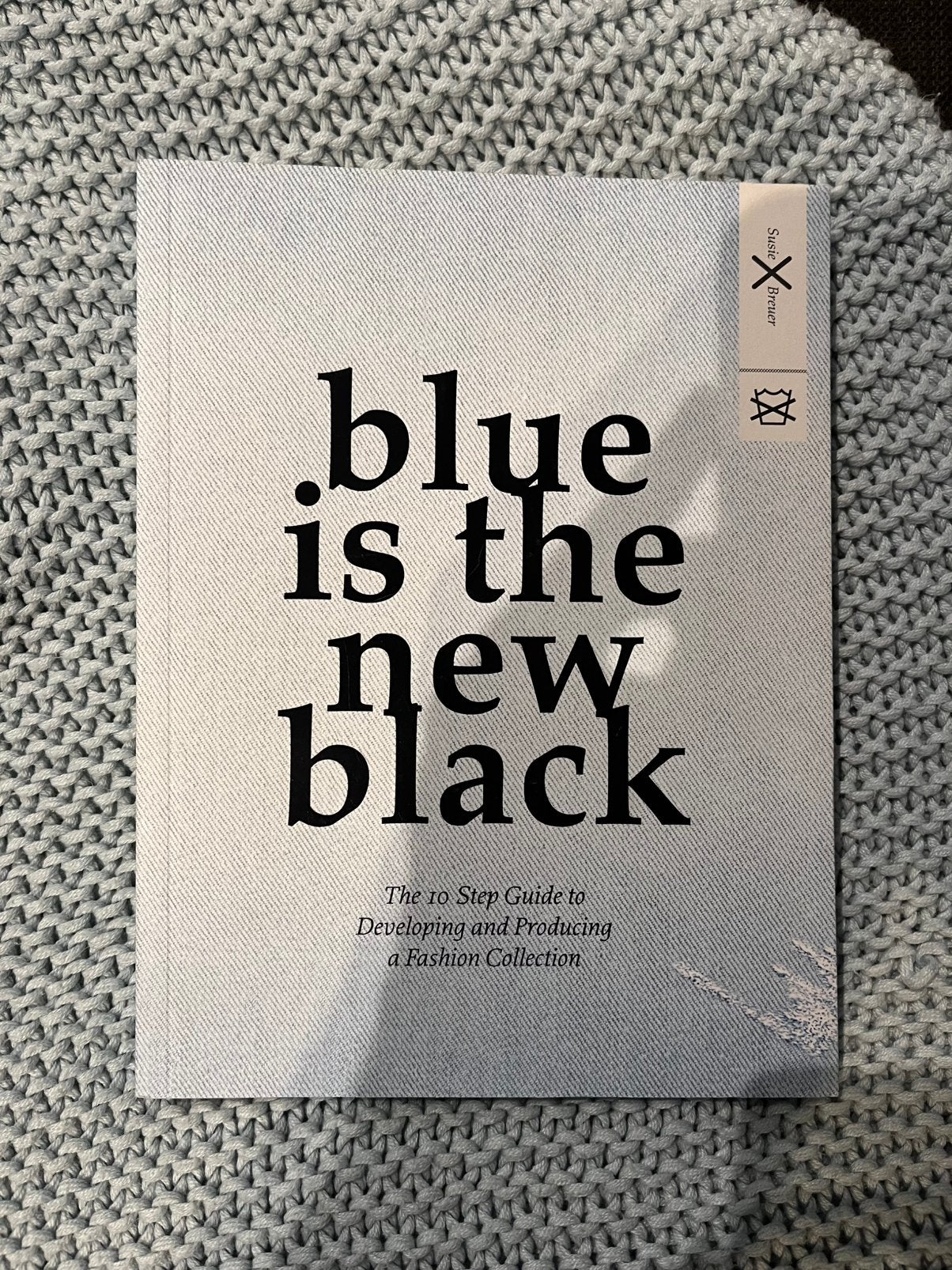 Blue is the new black - Susie Breuer, Boeken, Ophalen of Verzenden, Zo goed als nieuw, Mode algemeen