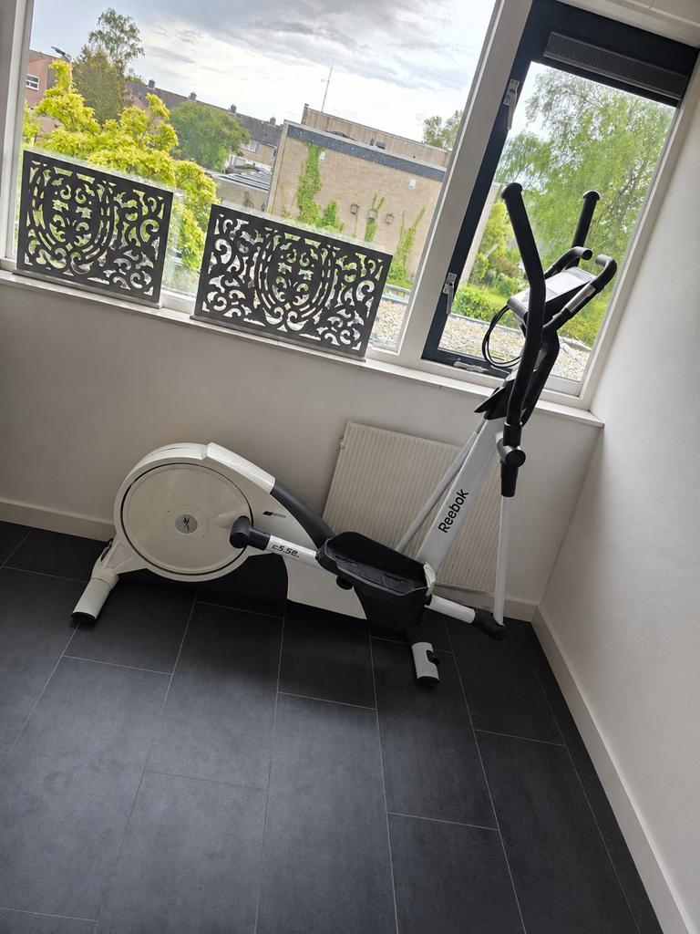 De Reebok C5.5e crosstrainer, Ophalen of Verzenden, Zo goed als nieuw, Crosstrainer, Metaal