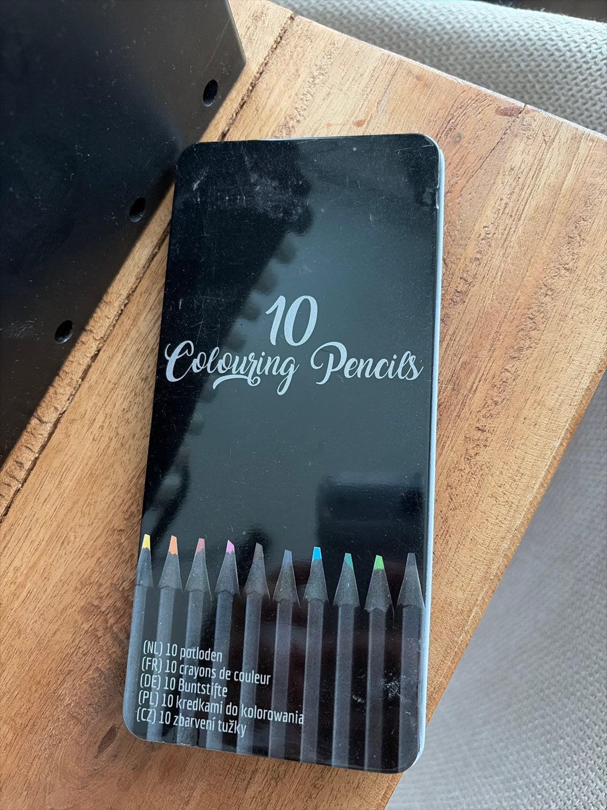 10 Kleurpotloden in metalen doos - Artist Quality, Ophalen of Verzenden, Zo goed als nieuw, Potlood of Stift