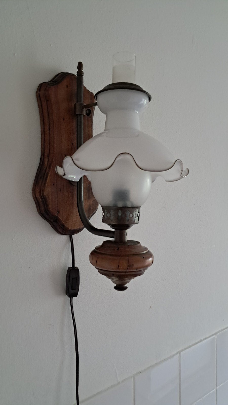Antieke werkende muur hanglamp in goede staat, Antiek en Kunst, Ophalen of Verzenden