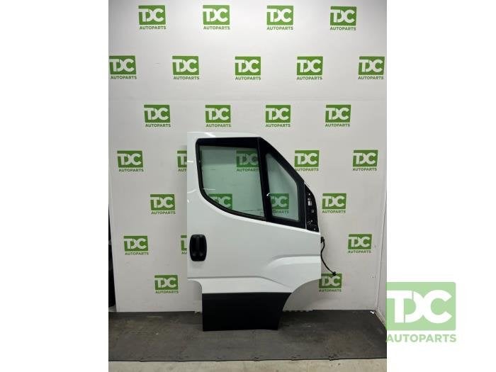 Portier 2Deurs rechts van een Iveco New Daily (IC194), 12 maanden garantie, -, -, Nieuw