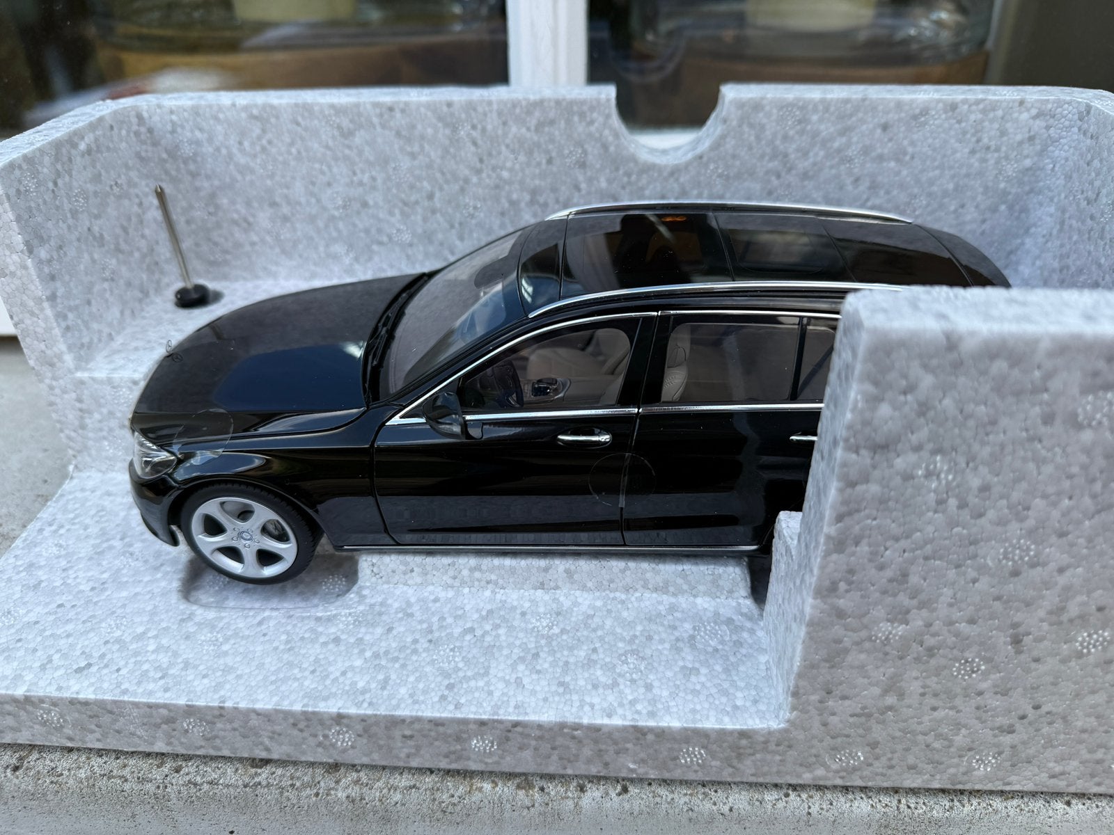 1:18 Mercedes S205 C-Klasse T-Modell zwart Norev Dealer, Hobby en Vrije tijd, Modelauto's | 1:18, Auto, Norev, 70-72 Av. de Bohlen, Vaulx-en-Velin, 69120, France