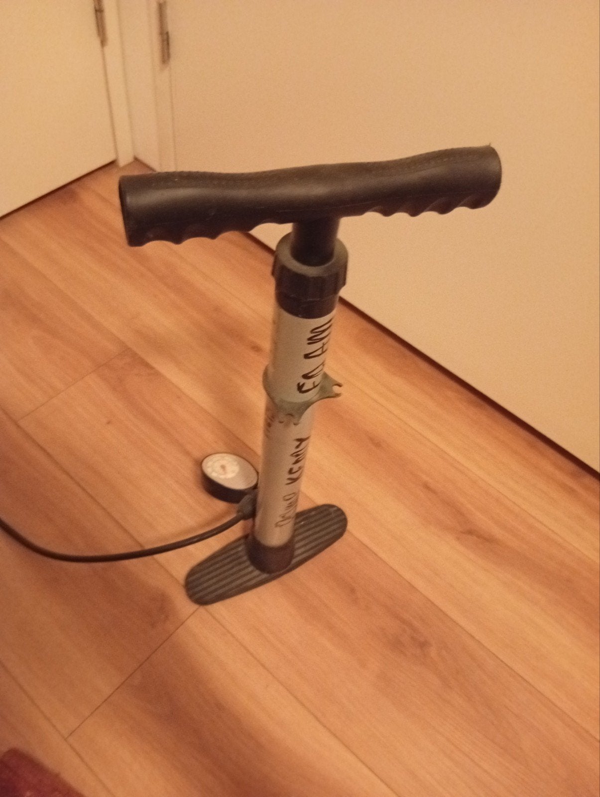 Fietspomp met drukmeter, Ophalen, Zo goed als nieuw
