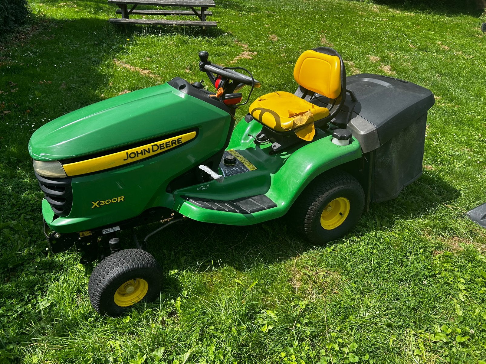 John Deere X300R met achteruitworp, Tuin en Terras, Zitmaaiers, Ophalen, Gebruikt