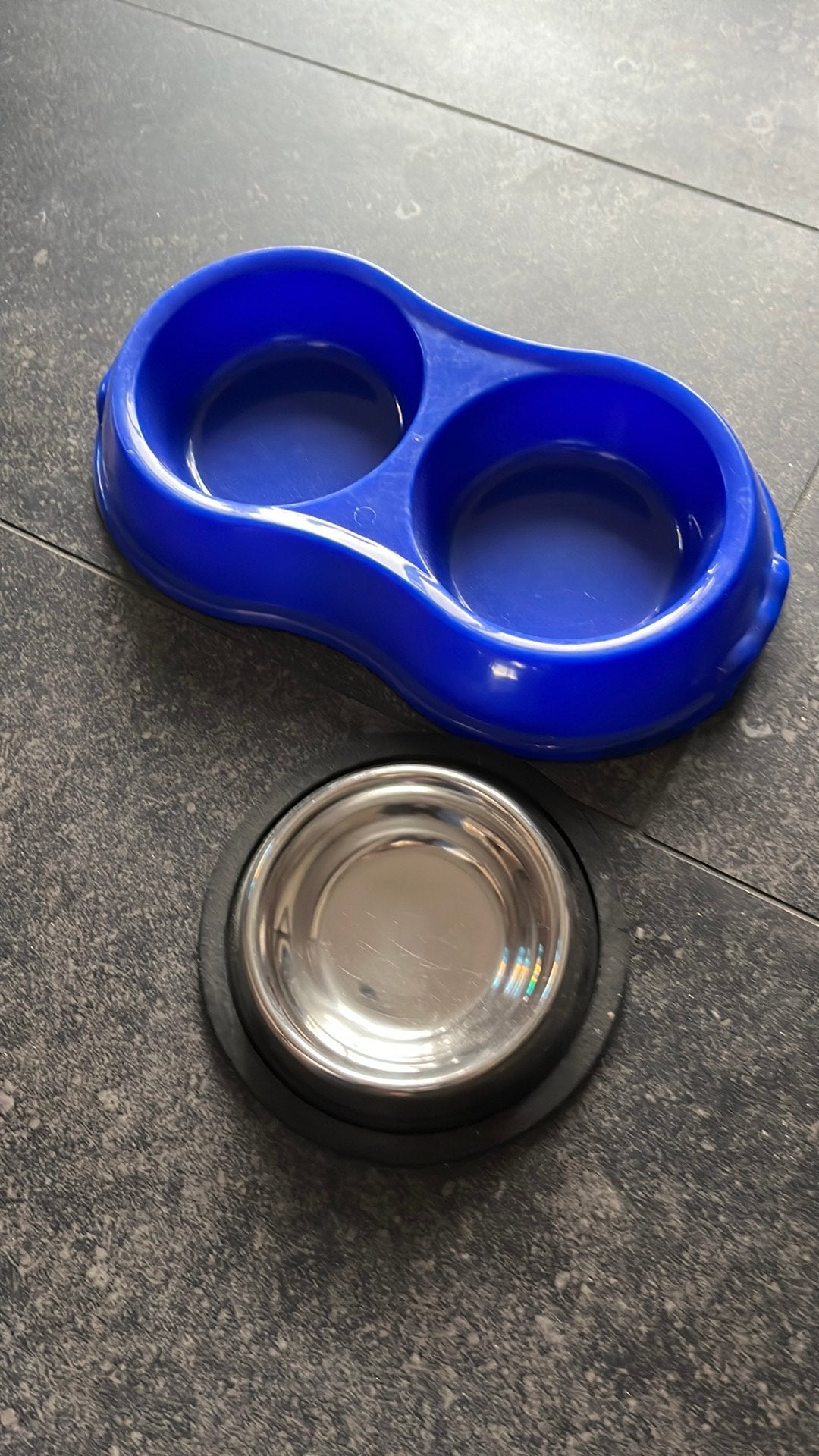 2 eet/ drink bakjes voor de kat, Ophalen, Zo goed als nieuw