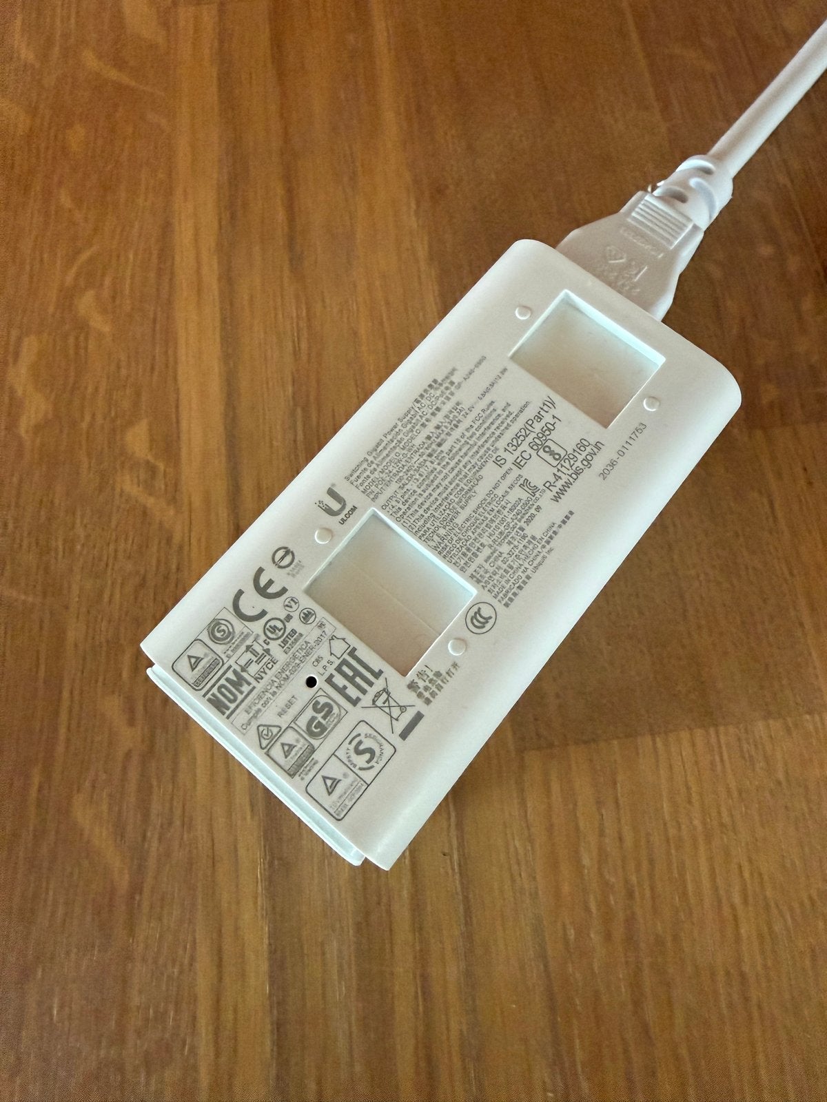 UniFi 24V PoE Injector 12W - U-POE-AF, Computers en Software, Netwerk switches, Ophalen, Zo goed als nieuw