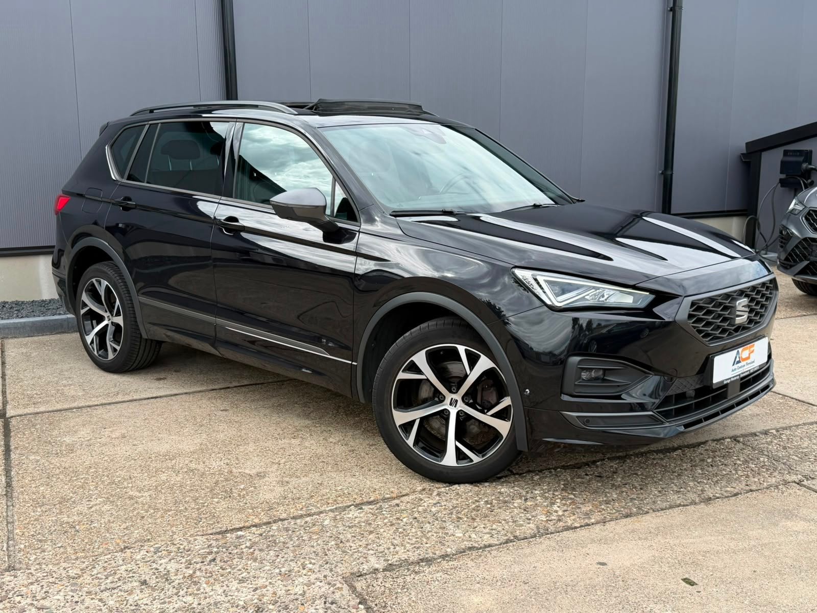 Seat Tarraco 1.4 TSI e-Hybrid PHEV FR Business Leer / trekha, Zwart, 4 cilinders, Adaptive Cruise Control, Zwart