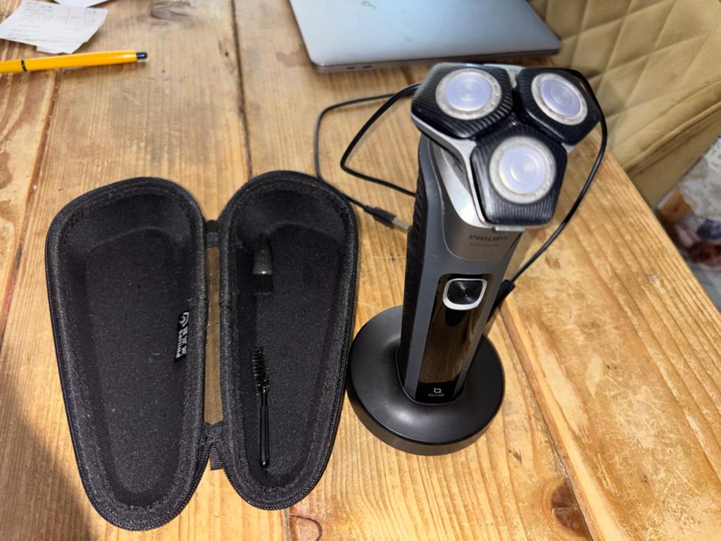 Philips 5000 Serie Scheerapparaat - Compleet met Oplader, Ophalen of Verzenden, Gebruikt, Scheren en Epileren