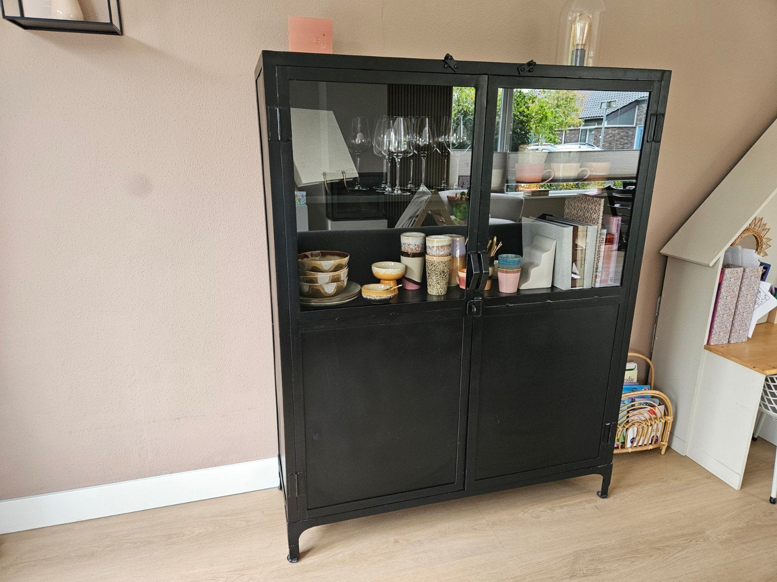 Industriële zwarte stalen kast, Huis en Inrichting, Kasten | Vitrinekasten, Ophalen, Gebruikt, 25 tot 50 cm, 100 tot 150 cm