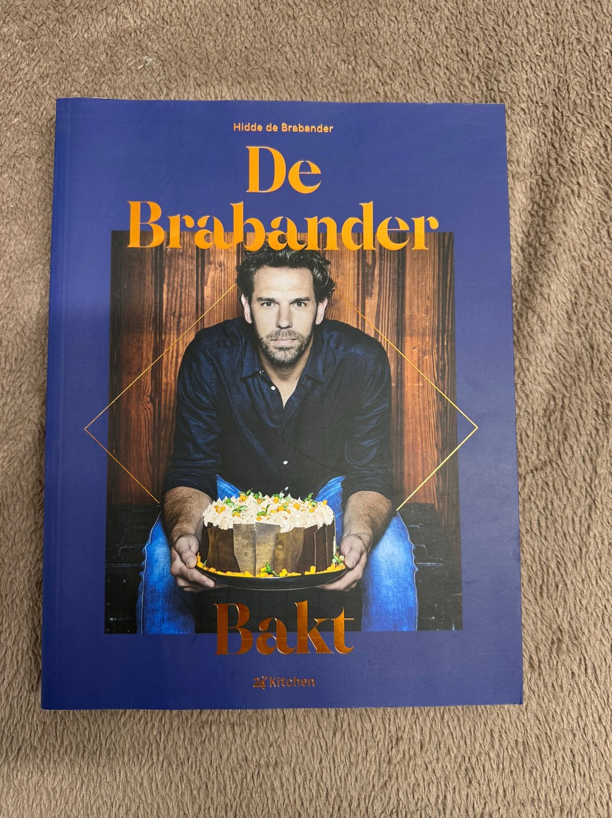 Hiddes de Brabander Bakt - 24Kitchen kookboek, Boeken, Kookboeken, Ophalen of Verzenden, Zo goed als nieuw, Overige gebieden, Taart, Gebak en Desserts