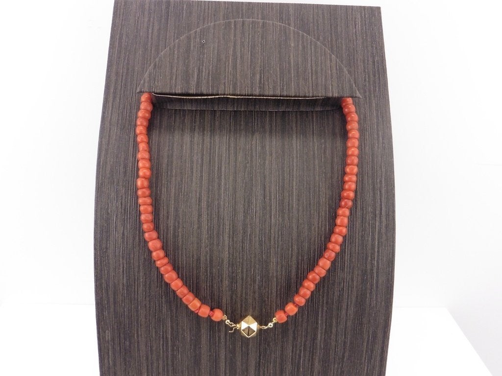 Bloedkoralen collier gouden slot                         D97