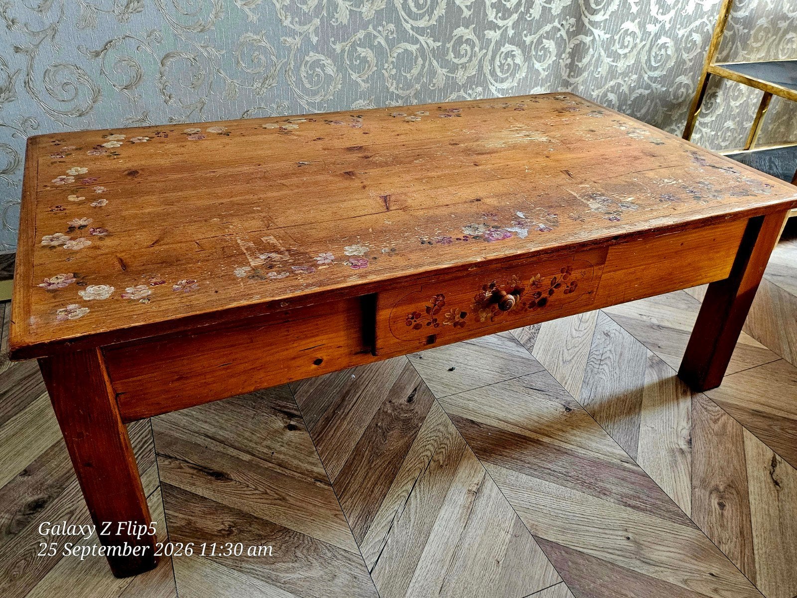 Antieke Franse Salontafel met Handgeschilderde Bloemen, Ophalen