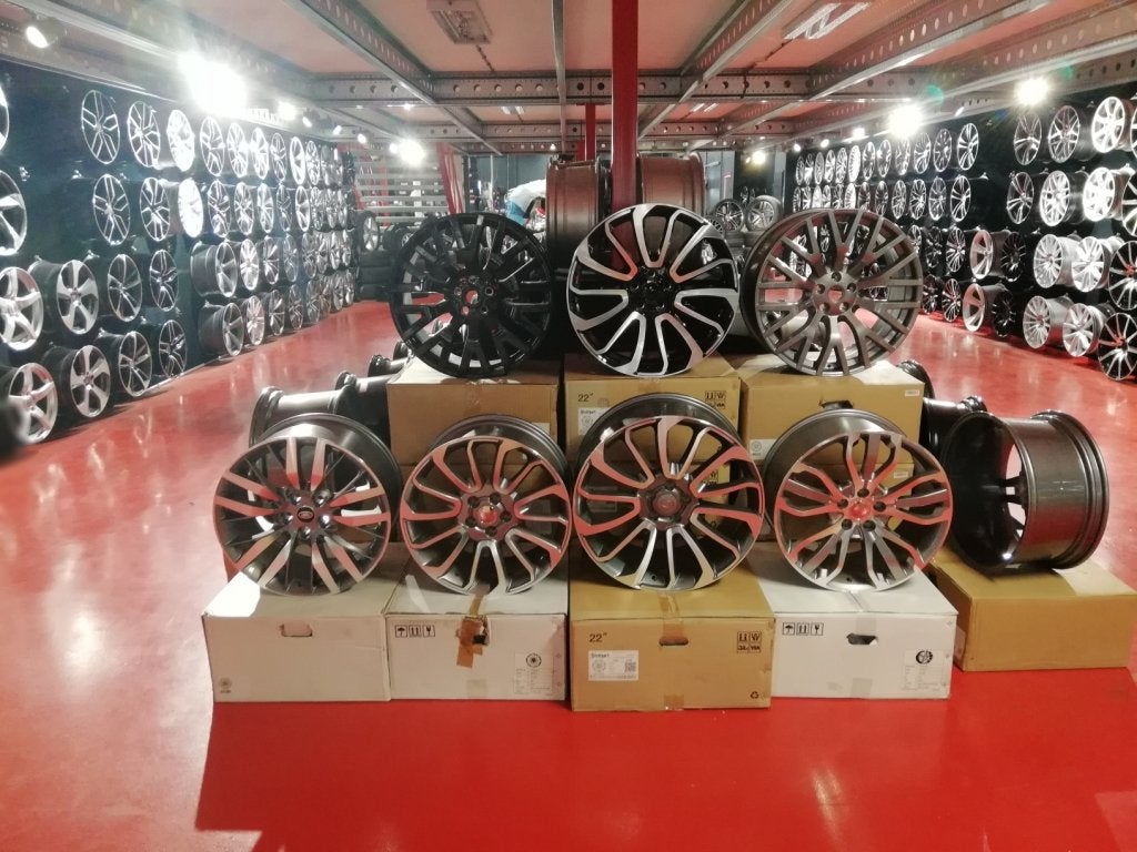 Diverse Nieuwe Range Rover velgen evt met banden leverbaar, Niet ingevuld, Velg(en), Niet ingevuld, Nieuw