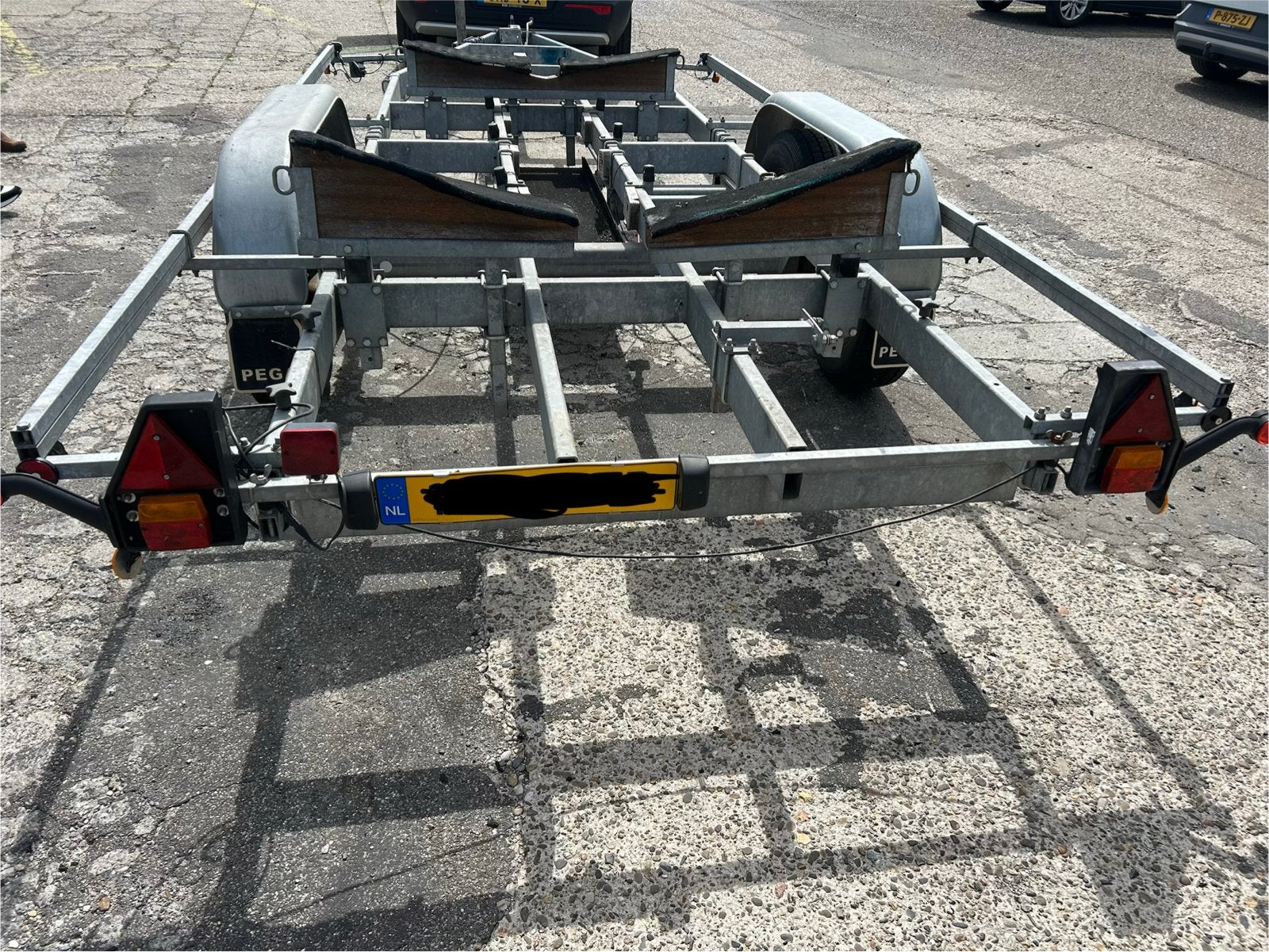 Pega dubbelassige boottrailer 3500 kg, Watersport en Boten, Boottrailers, Ophalen, Gebruikt, Sloepentrailer, 9 meter of meer