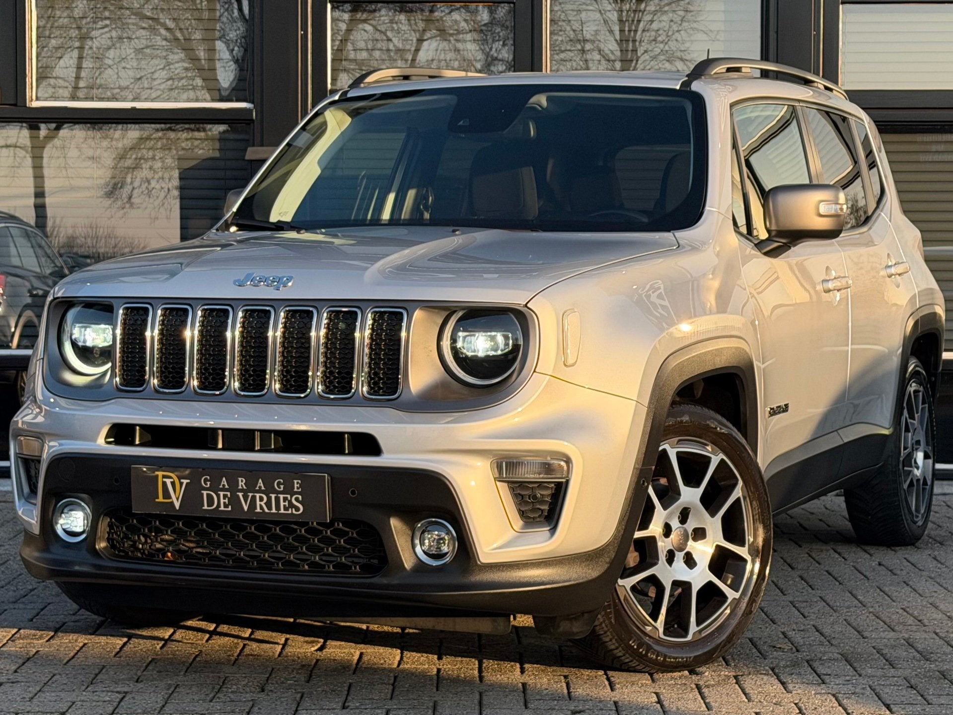 Jeep Renegade 1.3T DDCT S Aut ACC Lane LED CarPlay Garantie, Auto's, Dealer onderhouden, Gebruikt, 4 cilinders, 150 pk