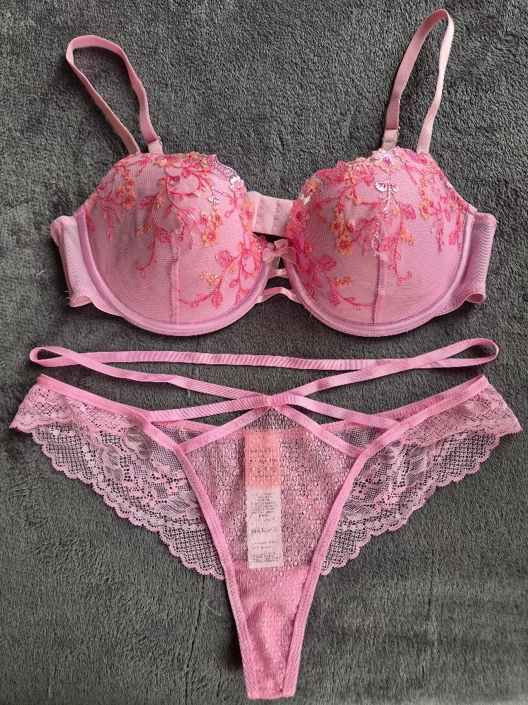 Hunkemoller pink lingerie set 75C & M, Hunkemöller, Ophalen of Verzenden, Roze, Setje