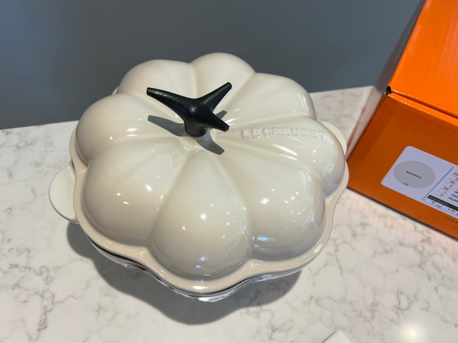 Nieuwe Le Creuset pompoen 20 cm Meringue in de doos, Geschikt voor inductie, Nieuw, Le Creuset, Ophalen of Verzenden