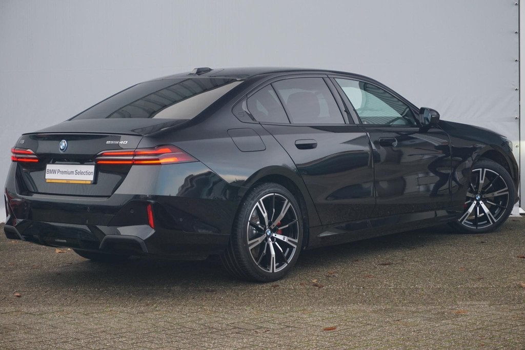 BMW i5 Sedan eDrive40 M Sportpakket Pro 20'' / Panoramadak /, 2095 kg, Met garantie (alle), Sedan, 1500 kg