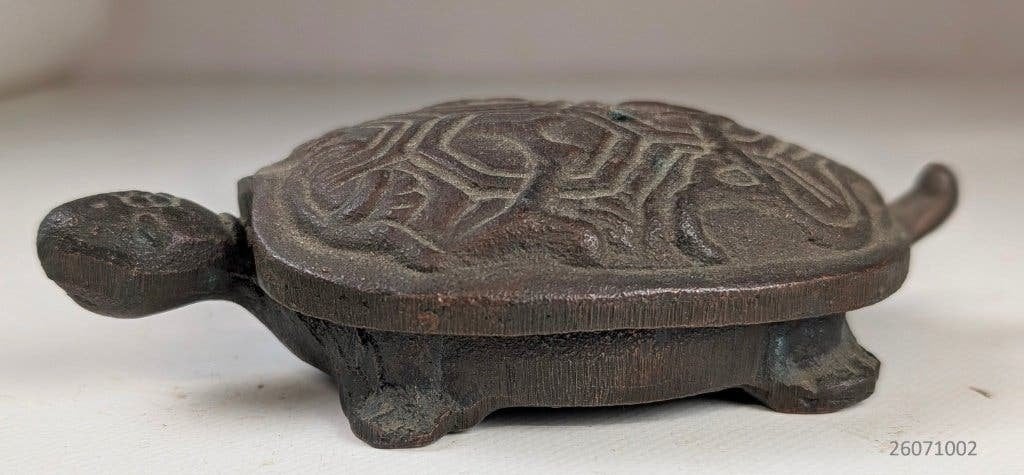 beeldje snuisterijdoosje / sleutelverberger. brons schildpad, Verzamelen, Beelden en Beeldjes, Ophalen, Gebruikt, Dier