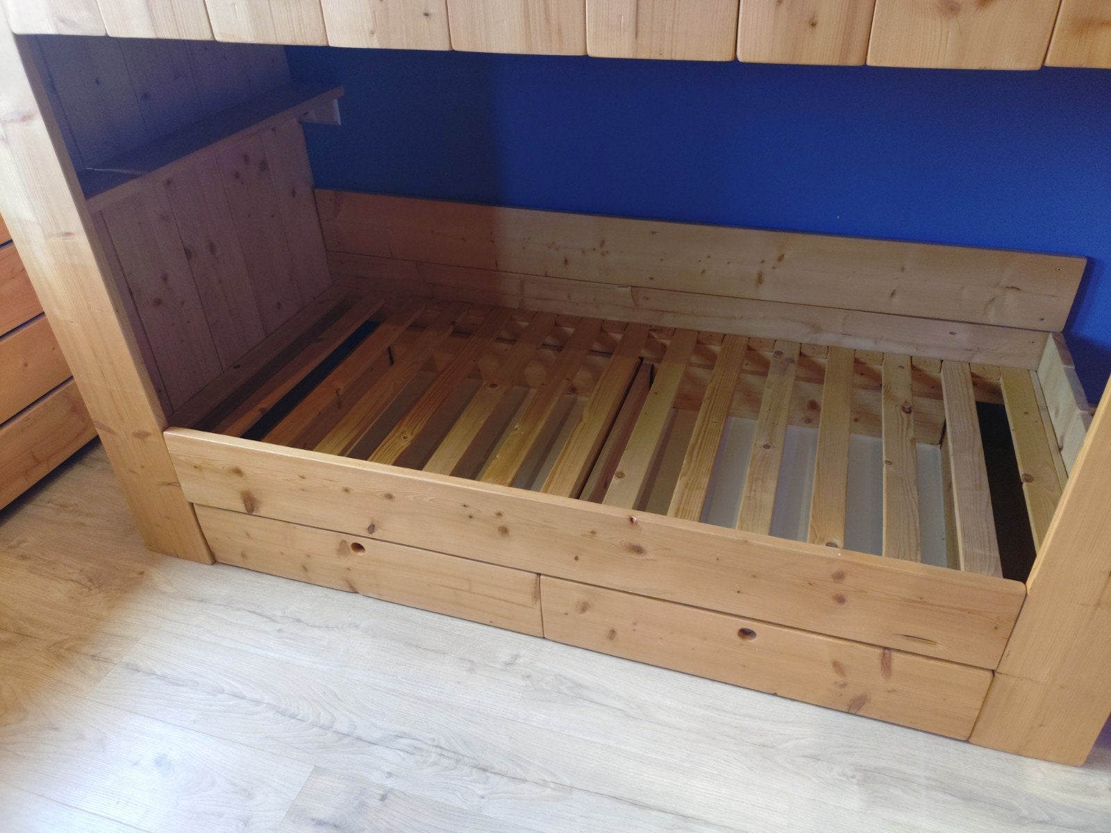 Steigerhouten Huisjes-, Speel-, Logeer-, Gamebed met bureau, Ophalen, Eenpersoons, Zo goed als nieuw, 200 cm