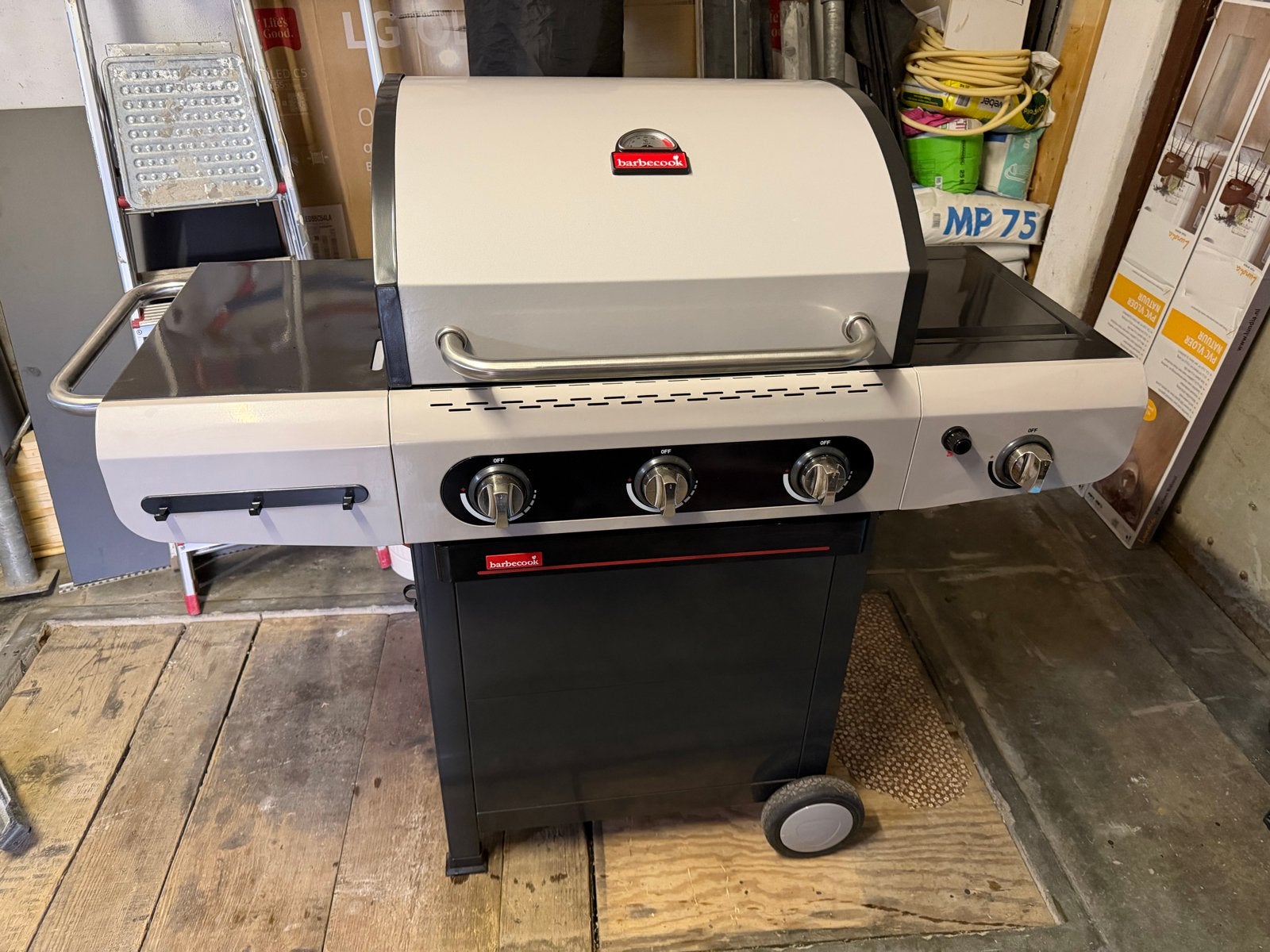 Barbecook gasbarbecue met 3 branders en zijbrander, Ophalen, Gebruikt