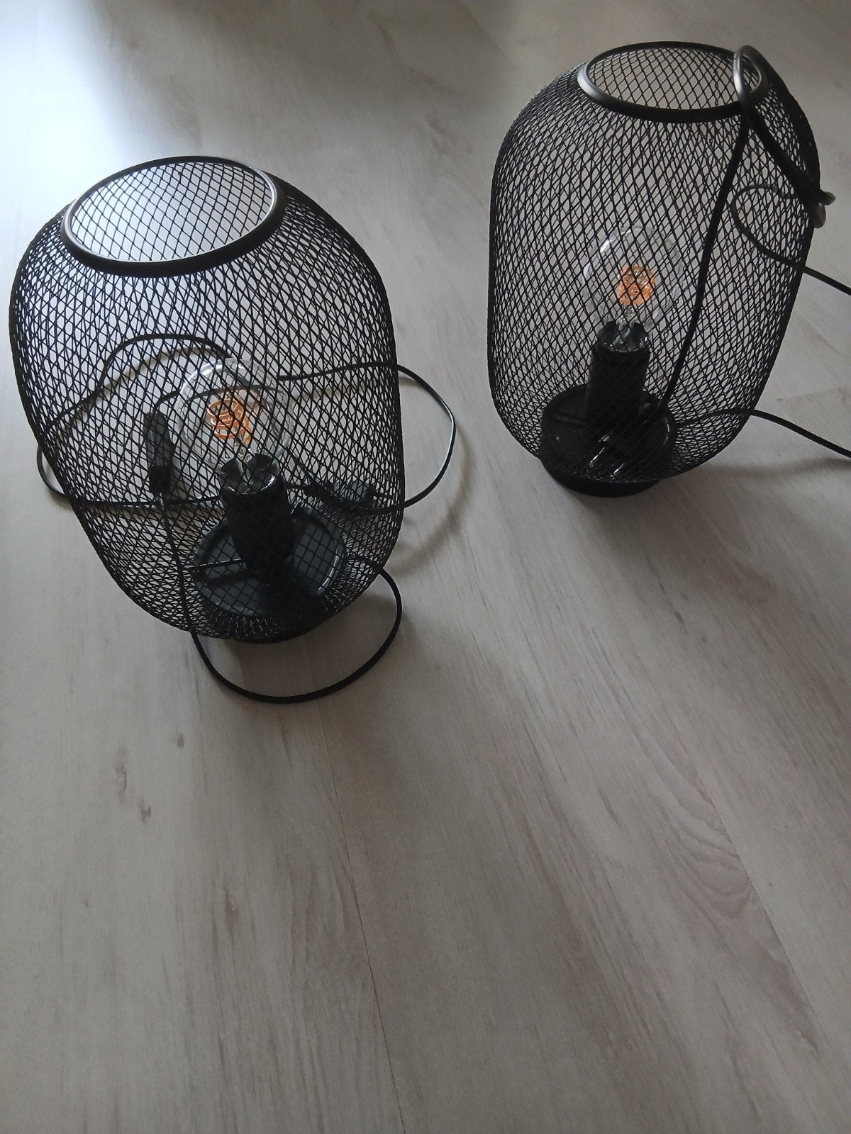 Te koop 2 zwarte draad lampen, Ophalen