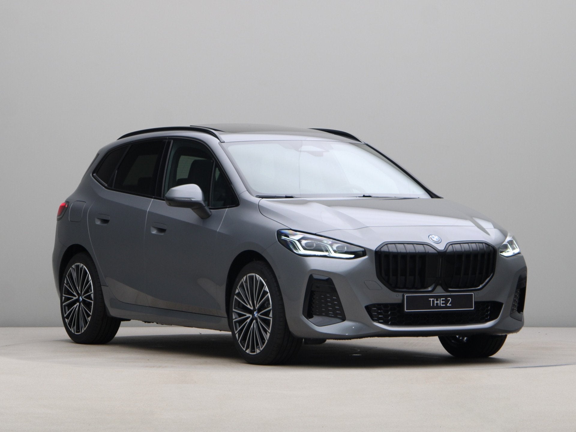 BMW 2 Serie Active Tourer 225e xDrive (bj 2026, automaat), Auto's, Automaat, 1800 kg, Zwart, 38 km/l