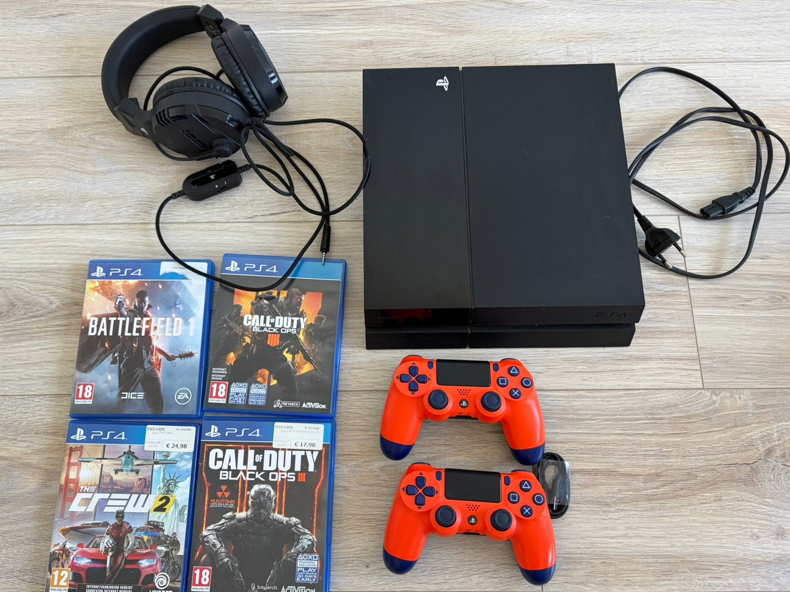 PlayStation 4 inclusief spellen, headset en controllers, Ophalen of Verzenden, Zo goed als nieuw, Met 2 controllers, Original