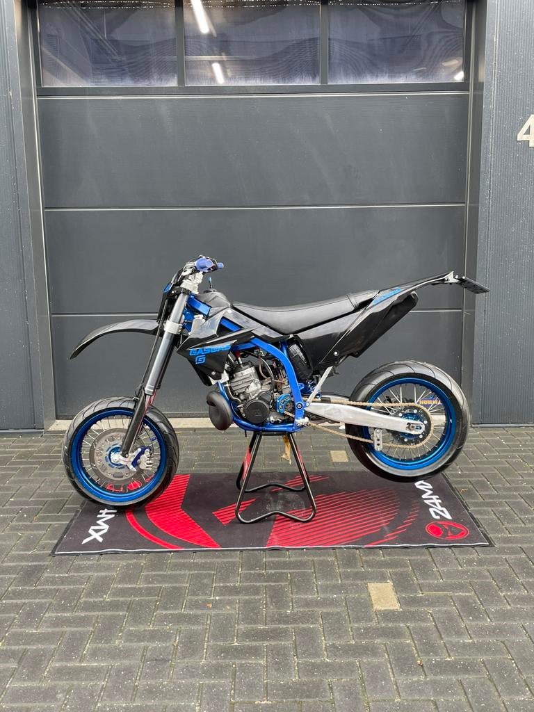 Gasgas 300cc 2 takt Supermoto A2 kenteken Topstaat! 3 uur, Motoren, Ophalen of Verzenden