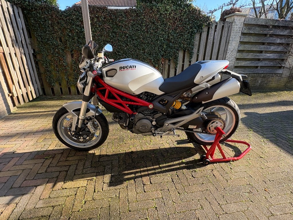 2010 Ducati Monster 1100 -  6900 KM, Motoren, Motorrijbewijs A, Gebruikt, Particulier, Meer dan 35 kW