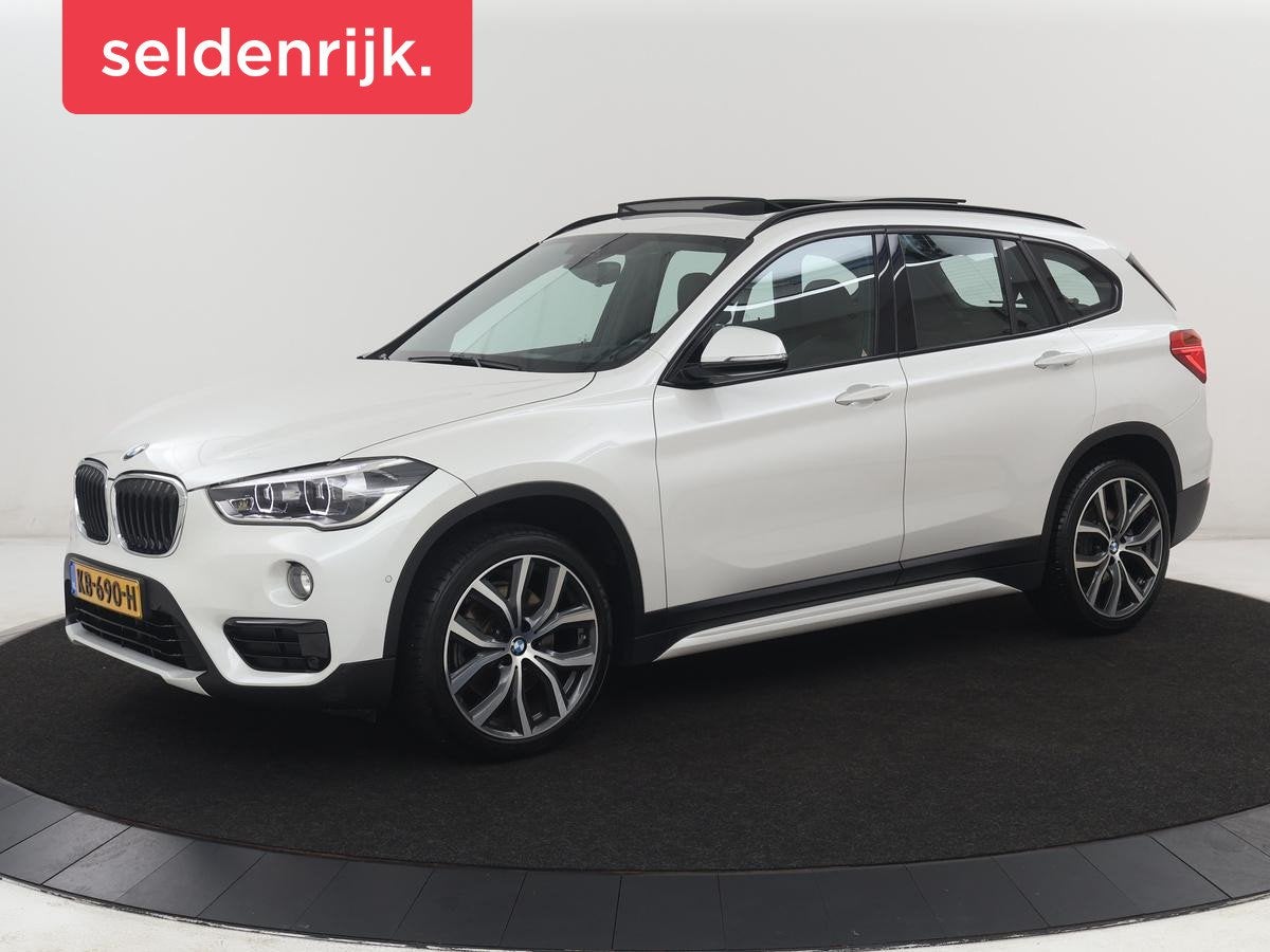 BMW X1 xDrive20i Centennial High Executive | Panoramadak | P, Auto's, 1998 cc, Gebruikt, 2000 kg, Wit