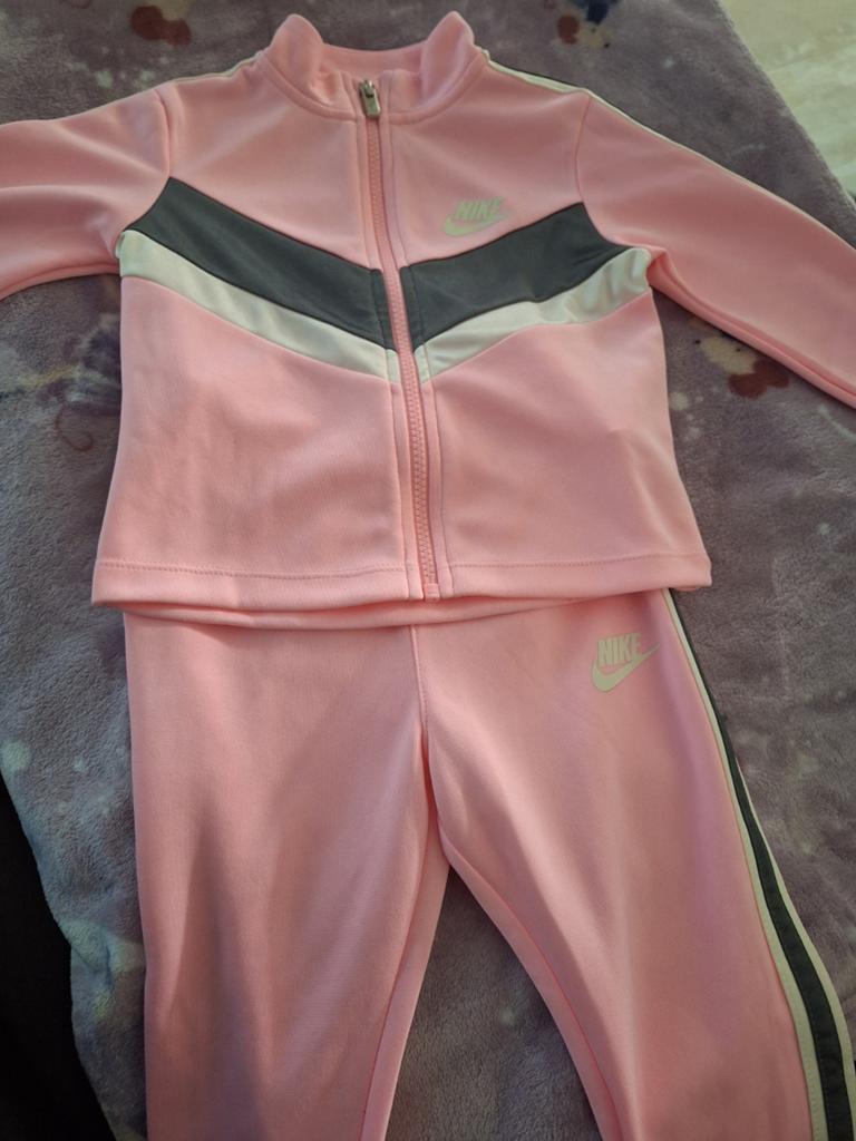 Nike trainingspak maat 92/98 cm, Kinderen en Baby's, Kinderkleding | Maat 92, Ophalen of Verzenden