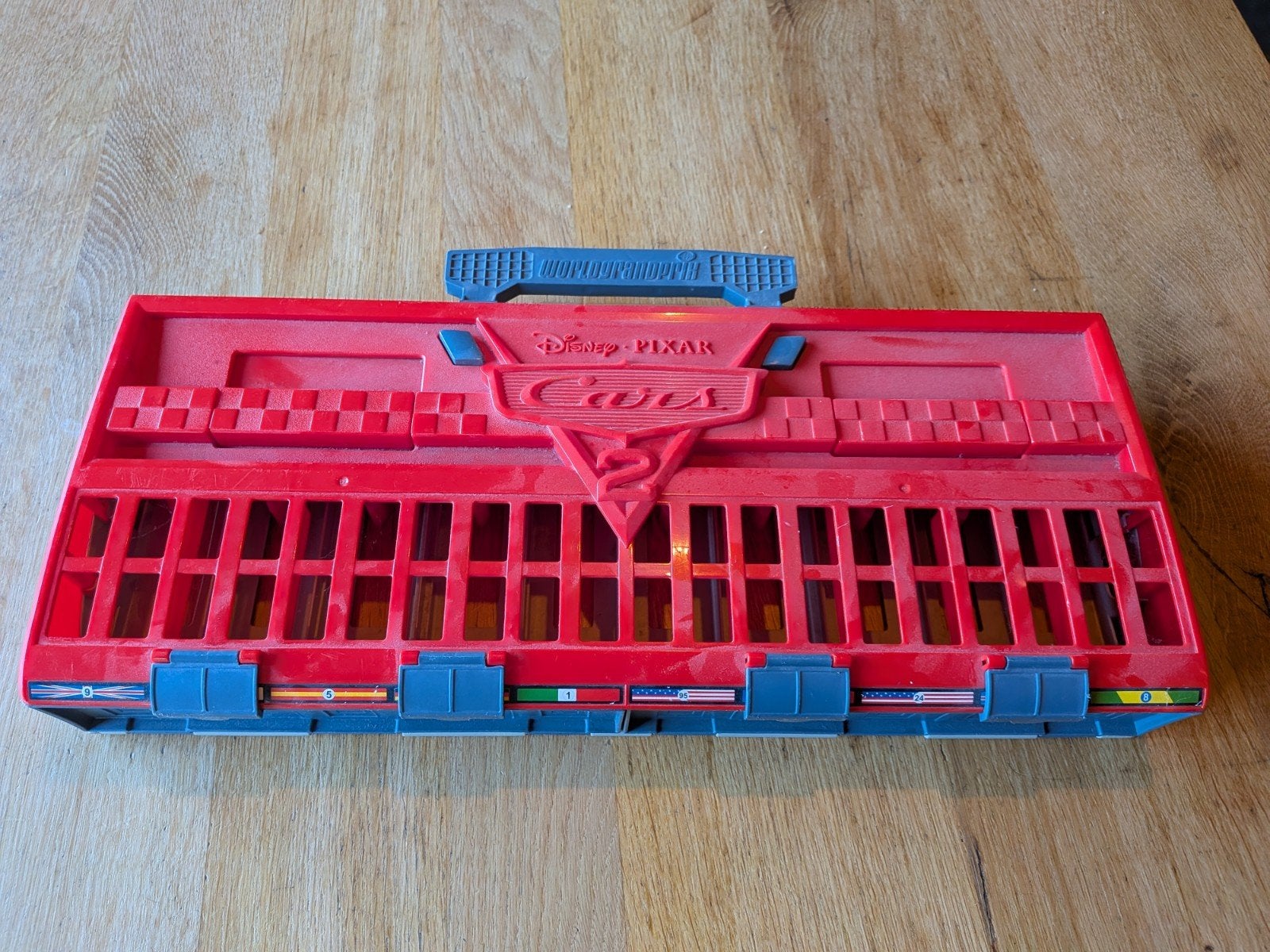 DISNEY PIXAR CARS 2 WORLD GRAND PRIX RACE LAUNCHER, Ophalen of Verzenden, Gebruikt