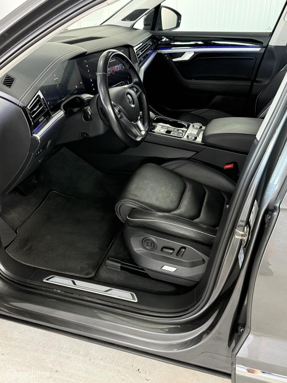 Volkswagen Touareg 3.0 TDi 286pk Aut8 grijs kenteken [vol op, Gebruikt, 1865 kg, Volkswagen, Bedrijf