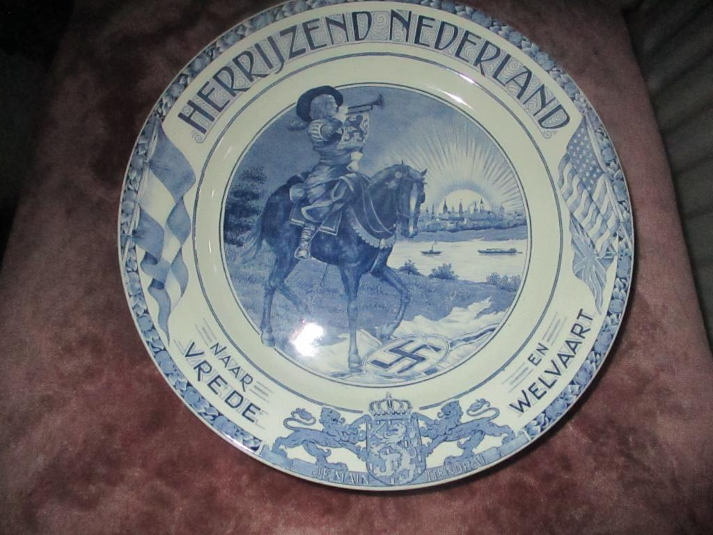 Een wandbord .  Antiek ., Antiek en Kunst, Antiek | Wandborden en Tegels, Ophalen of Verzenden