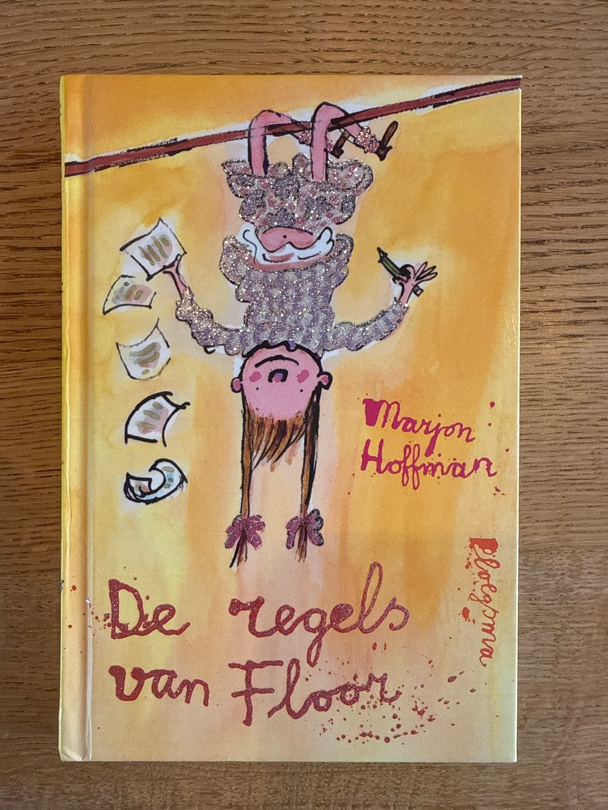 Die regels van Floor - Marjon Hoffman (Hardcover met glitter, Boeken, Ophalen of Verzenden, Zo goed als nieuw, Fictie