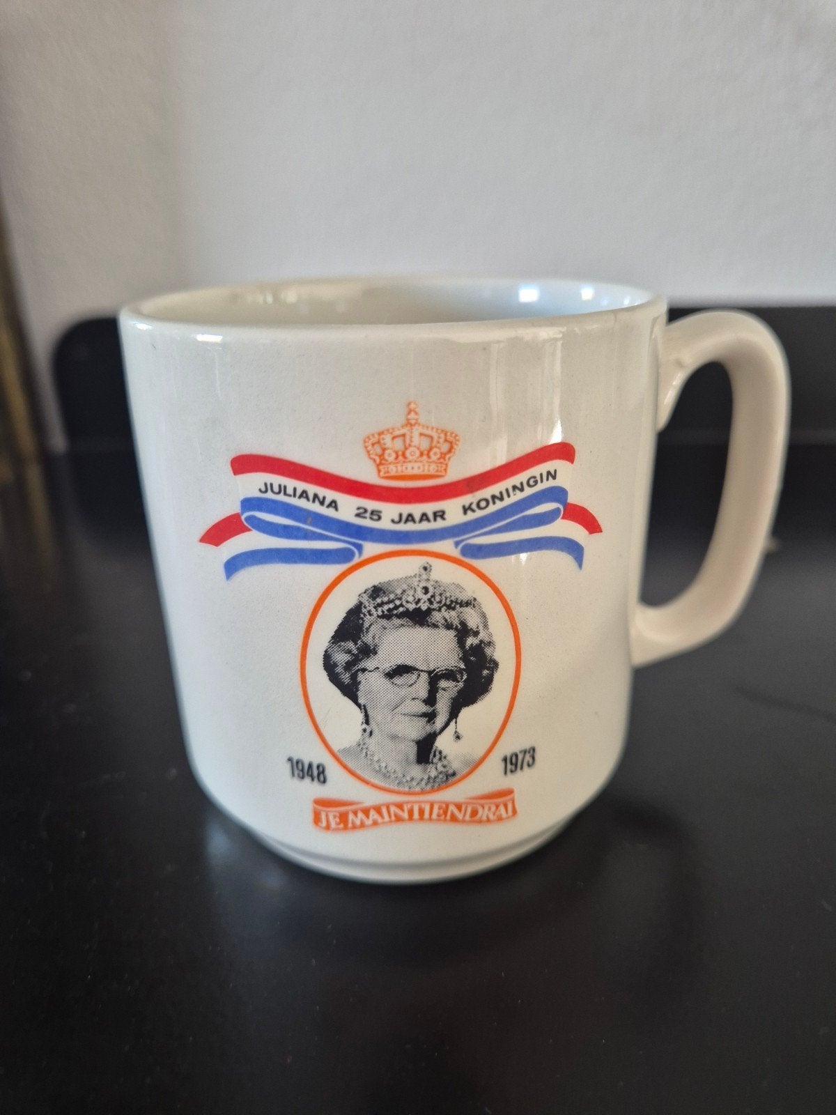 Juliana mok, Verzamelen, Ophalen of Verzenden, Zo goed als nieuw, Nederland, Servies