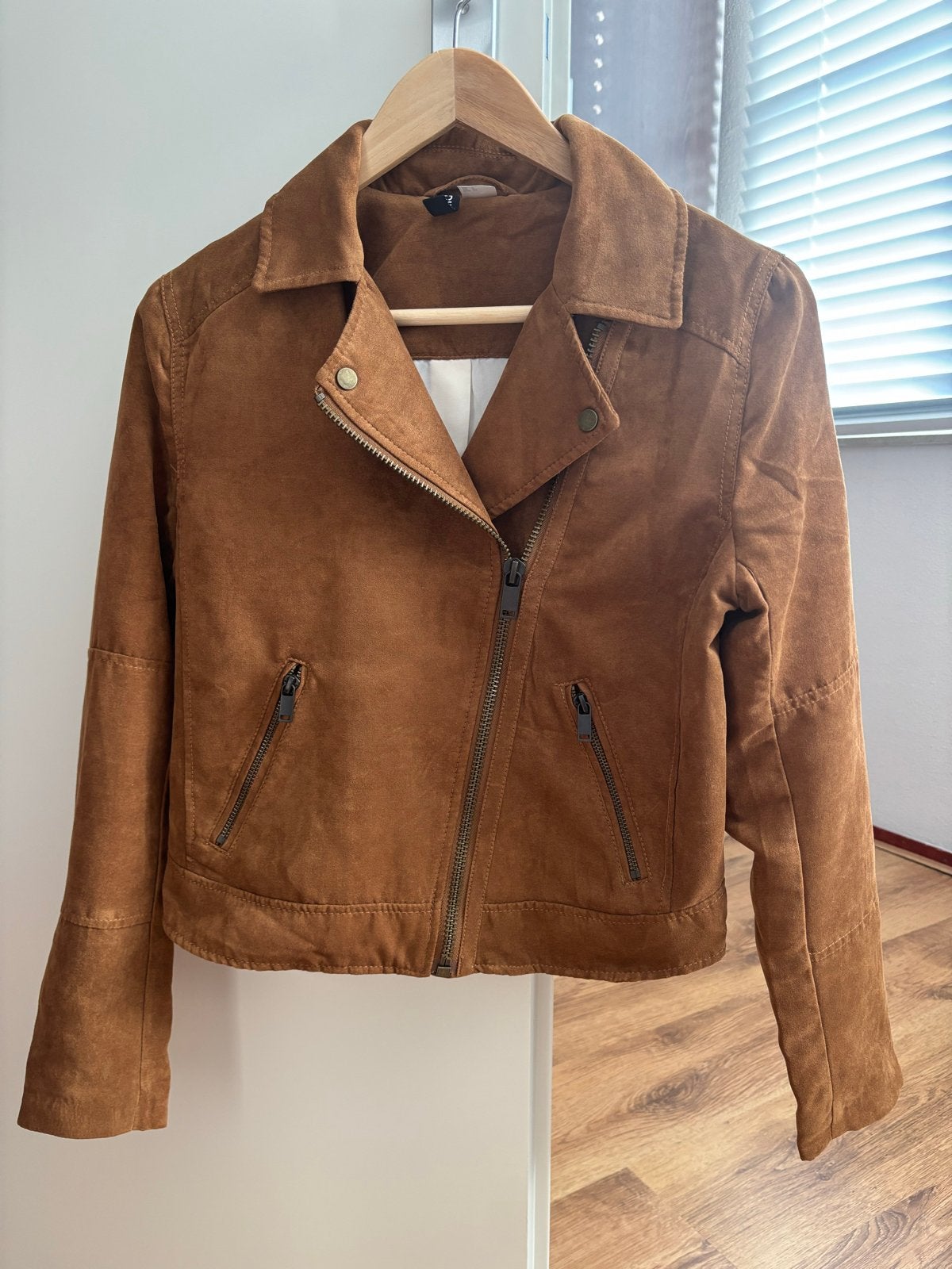 Bruine suède look bikerjack van Divided by H&M, Ophalen of Verzenden, Zo goed als nieuw, Maat 36 (S), Bruin