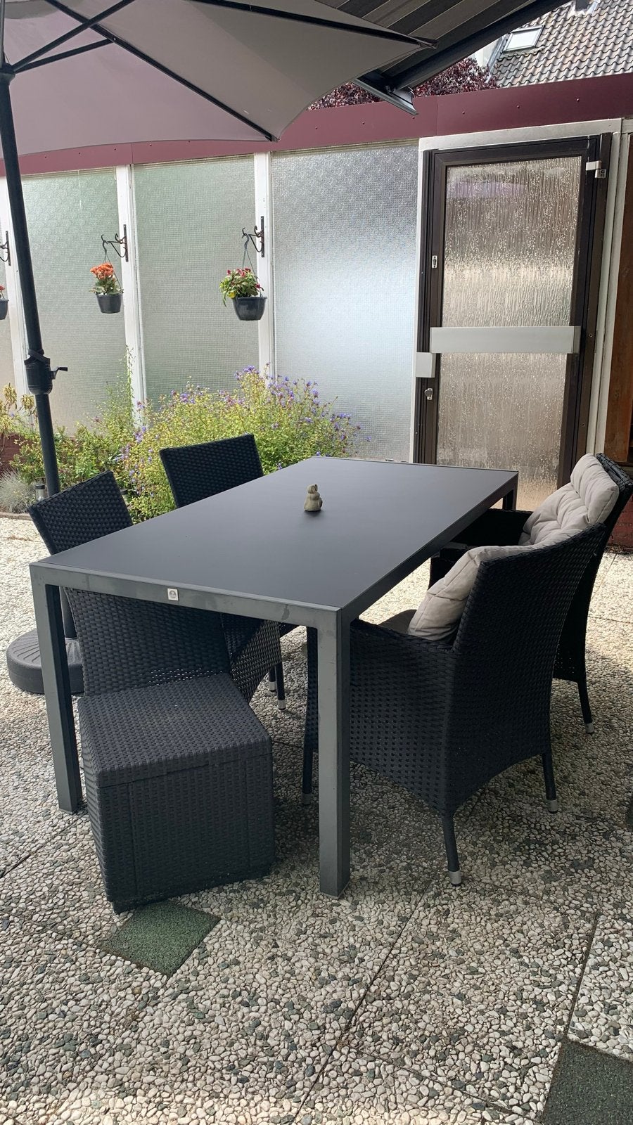 Tuinset: tafel, 4 stoelen met kussen, 2 hockers en parasolvo, Ophalen, Zo goed als nieuw, Wicker