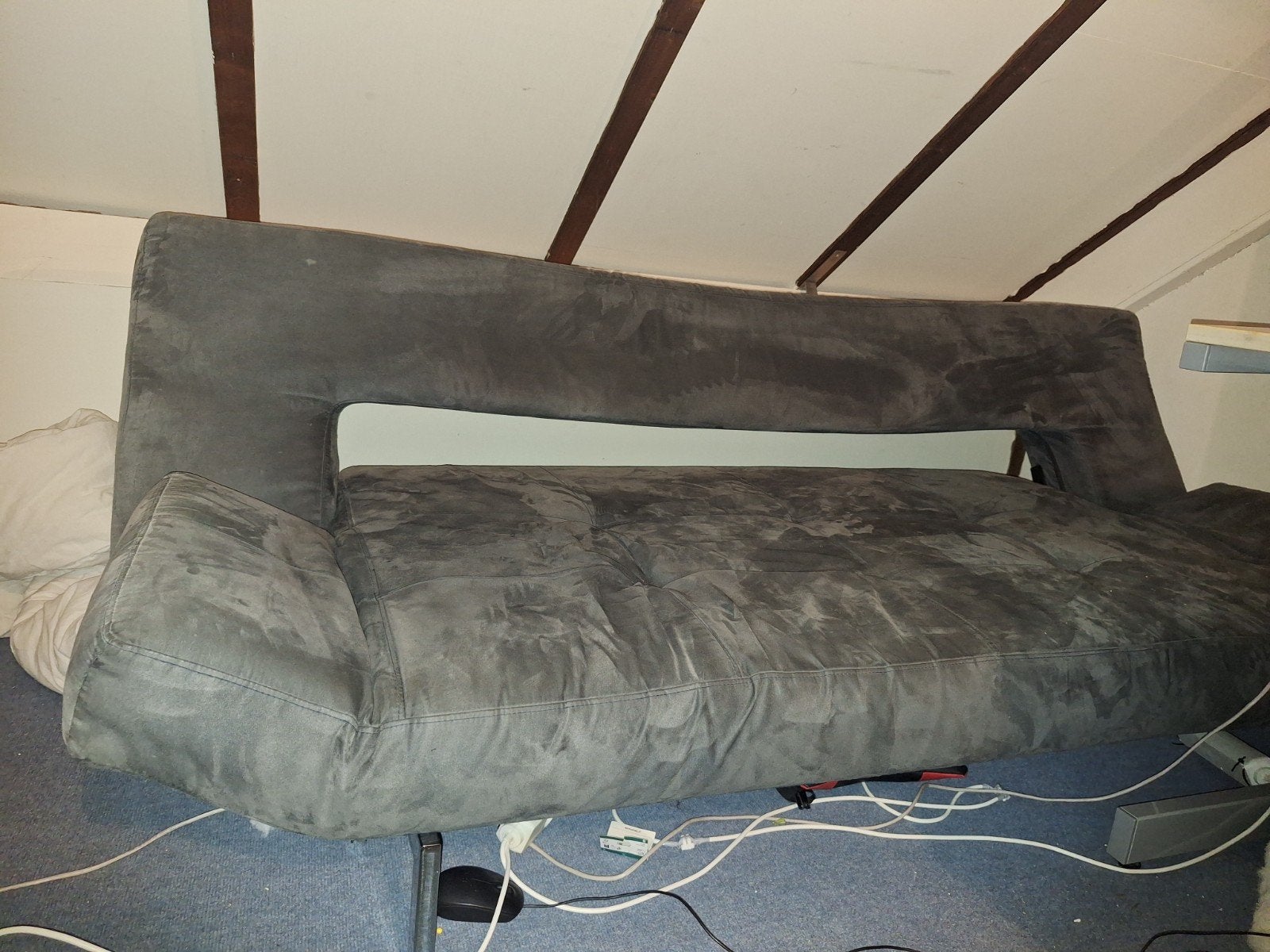 Gratis Grijze slaapbank - Comfortabel en praktisch, Ophalen, Gebruikt, Modern, functioneel, 150 tot 200 cm