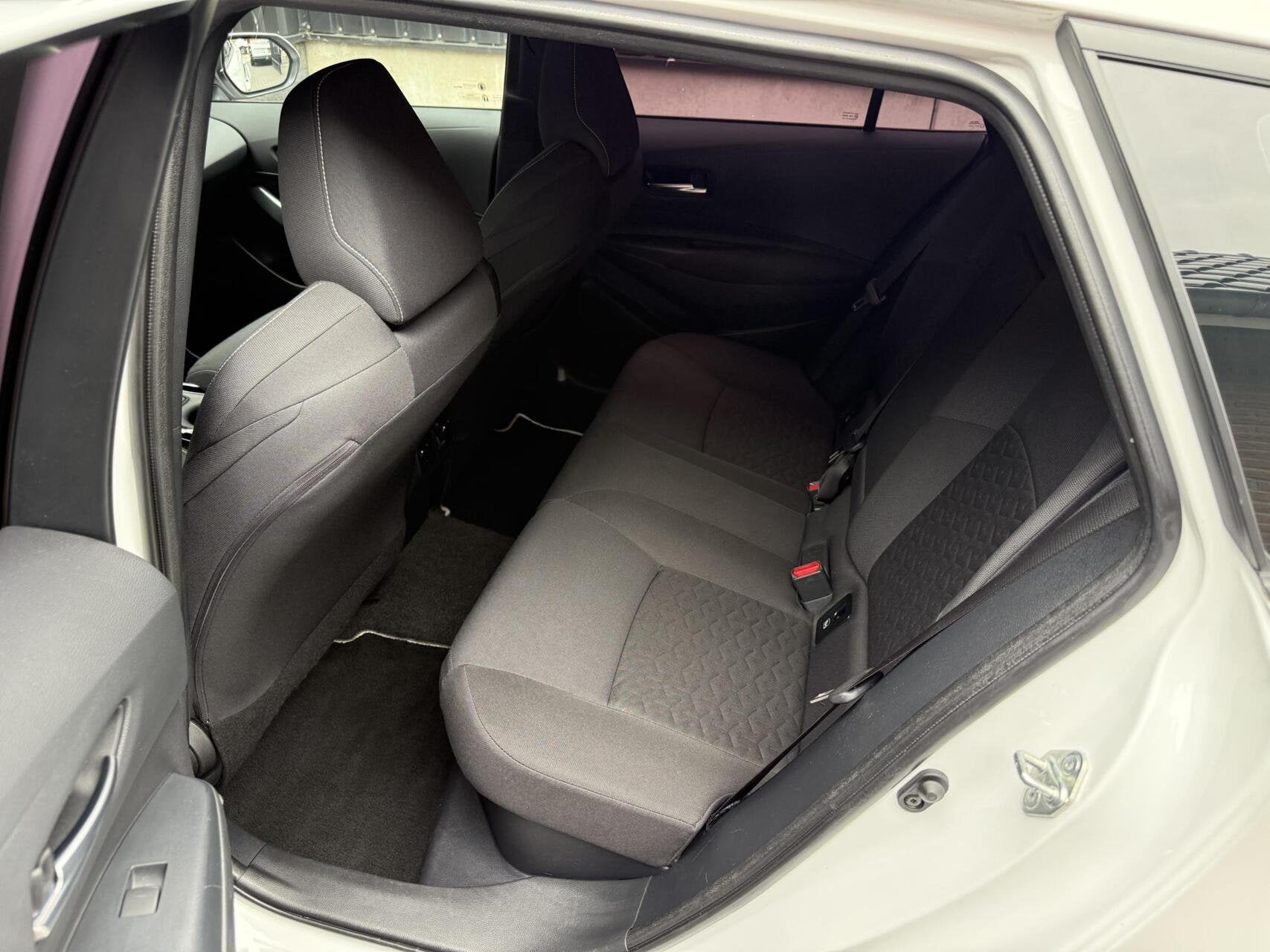 Foto 8 van Toyota Corolla Touring Sports 2.0 Hybrid Business / 184PK