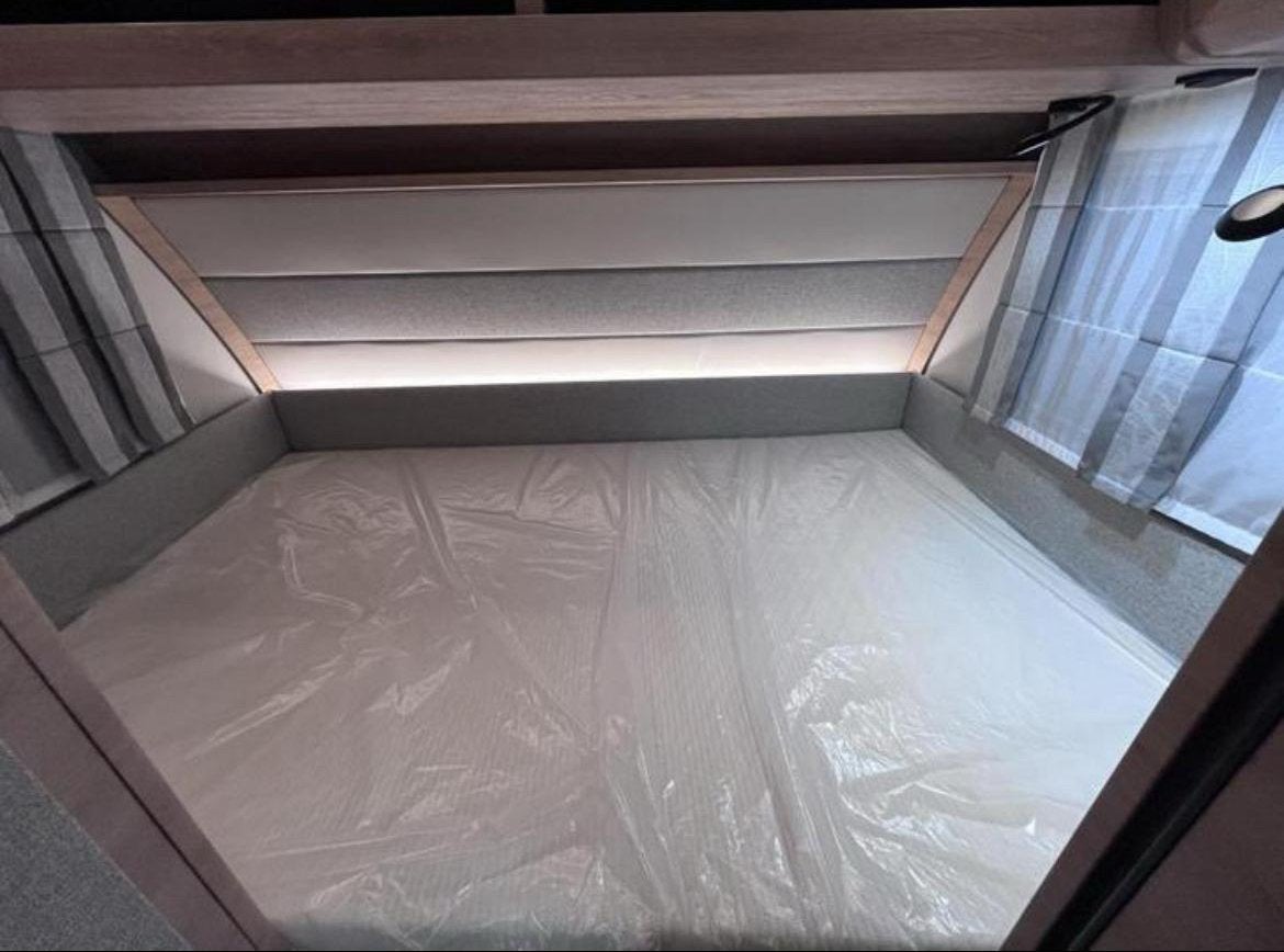 UNIEKE Knaus Südwind 443 – 60 Years 2025 incl nieuwe Airco !, Bedrijf, Treinzit, Dwarsbed, 4 tot 5 meter